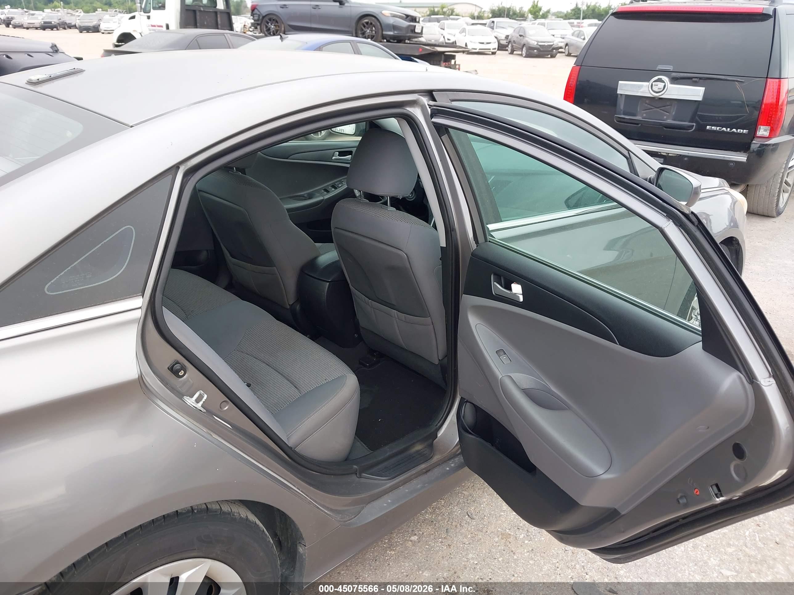 HYUNDAI SONATA image 8