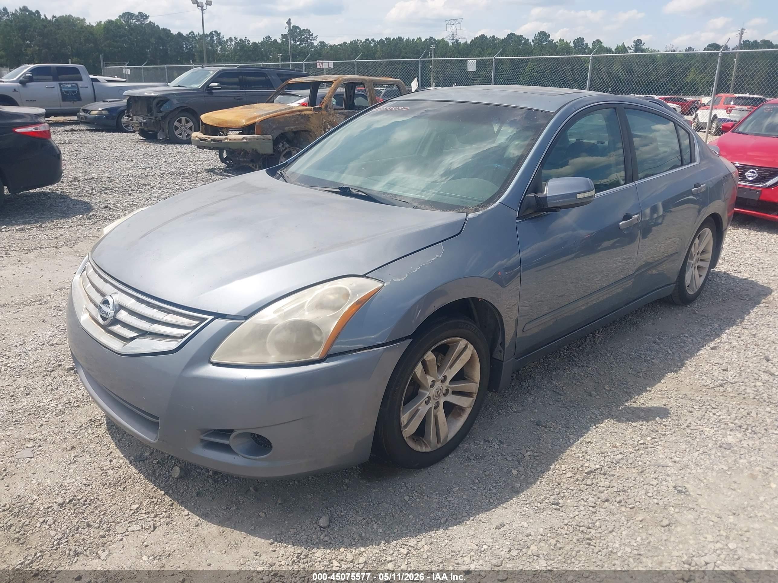 NISSAN ALTIMA image 2