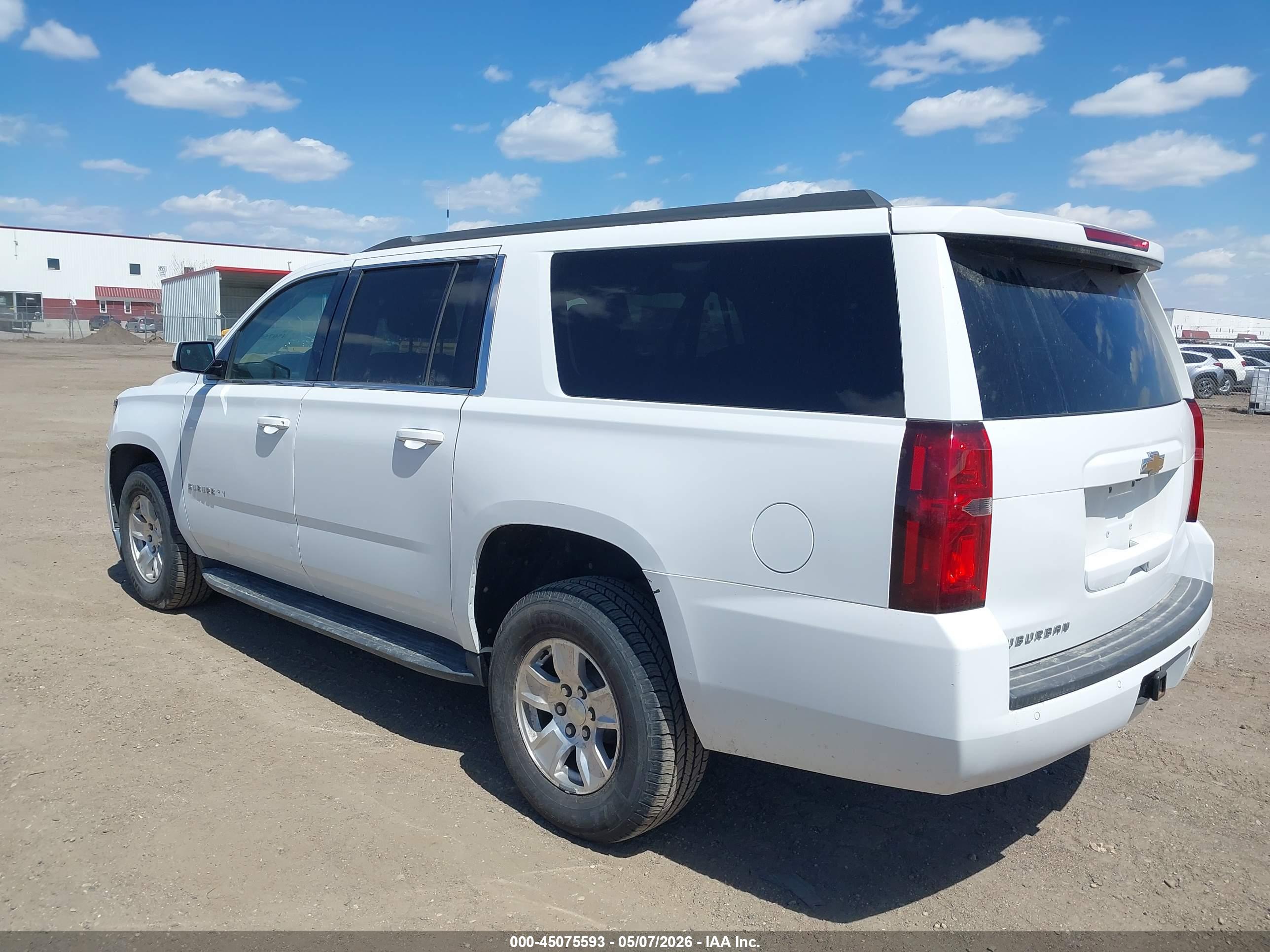 CHEVROLET SUBURBAN image 3