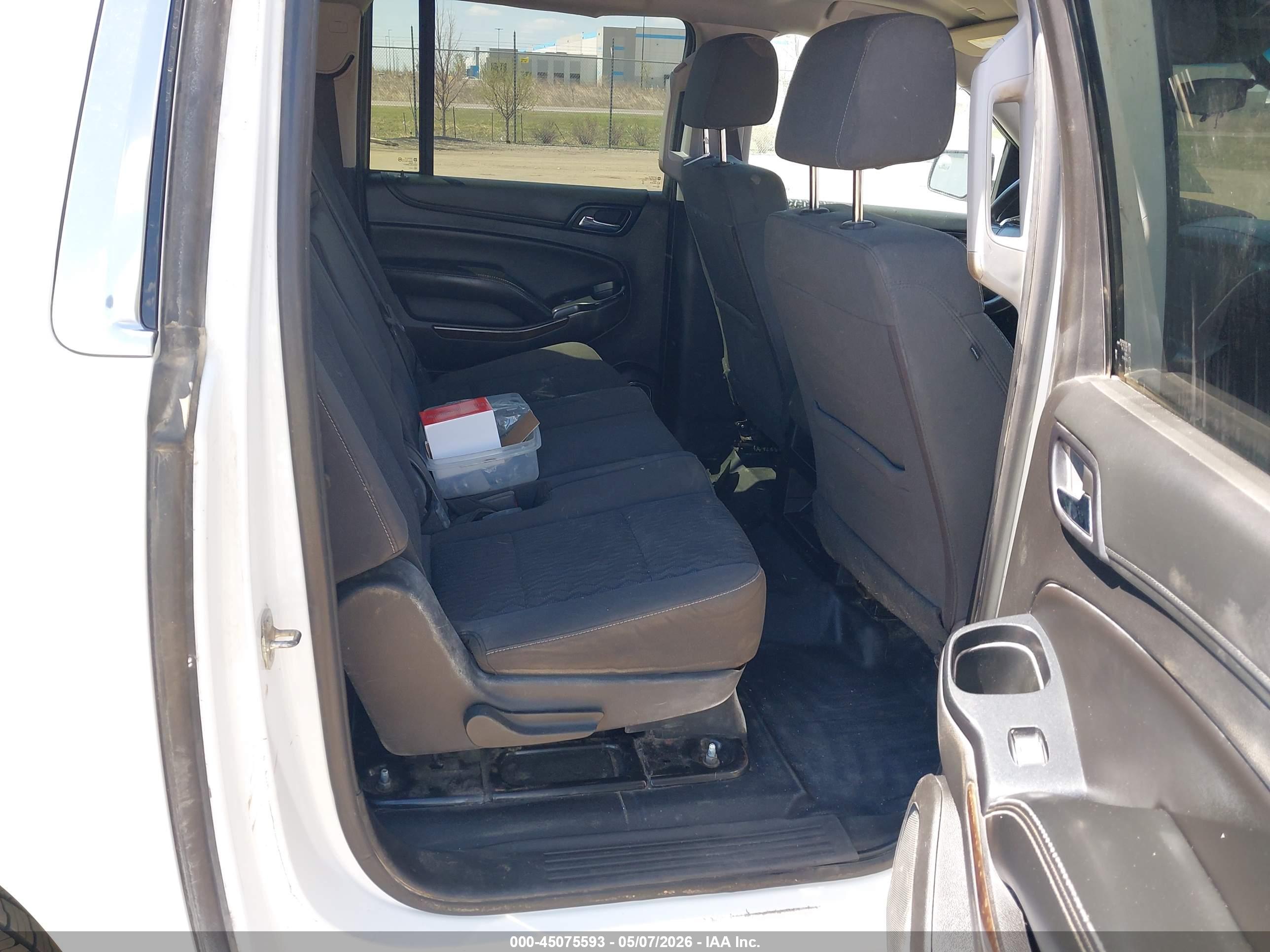 CHEVROLET SUBURBAN image 8