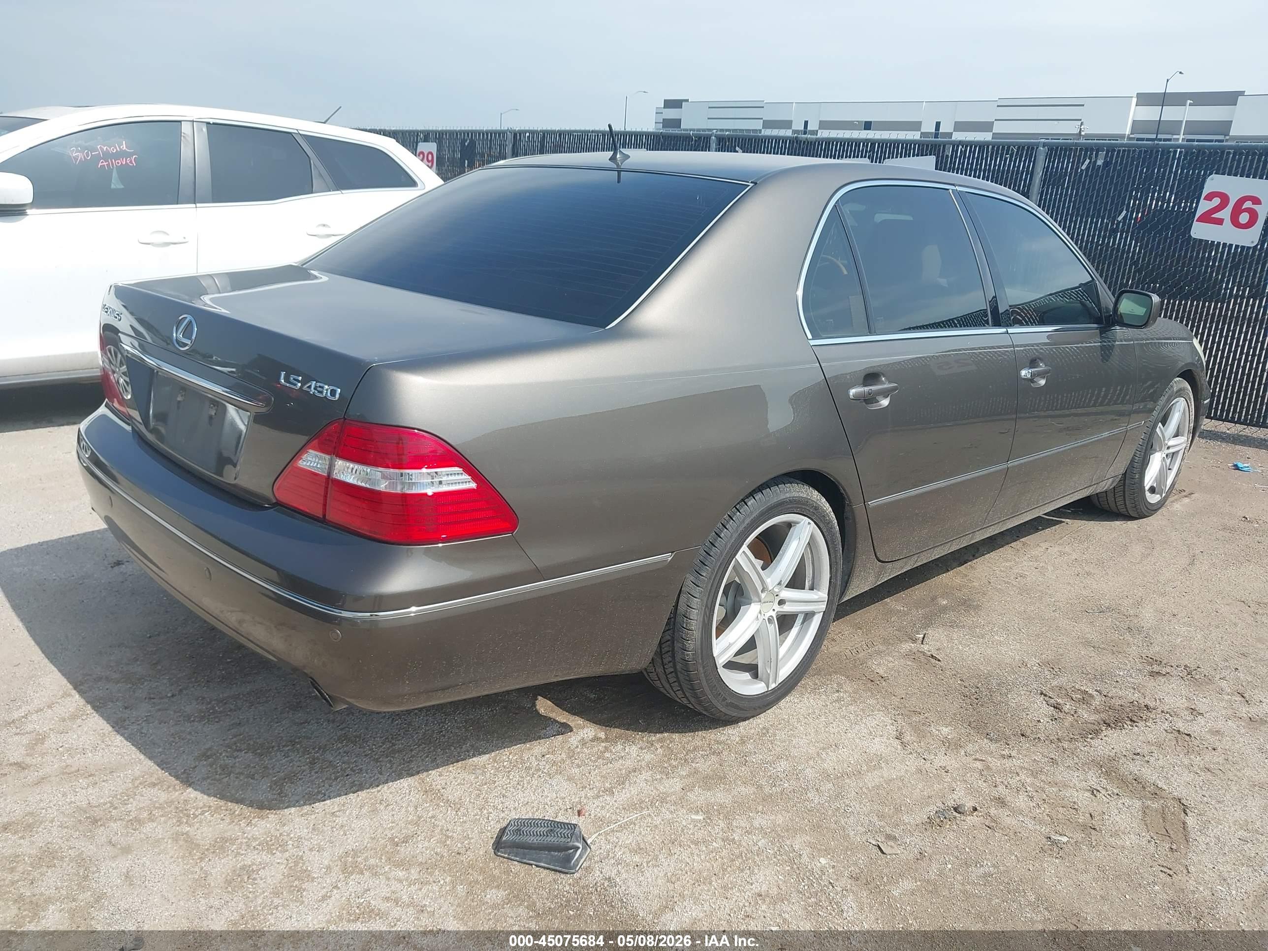 LEXUS LS image 4