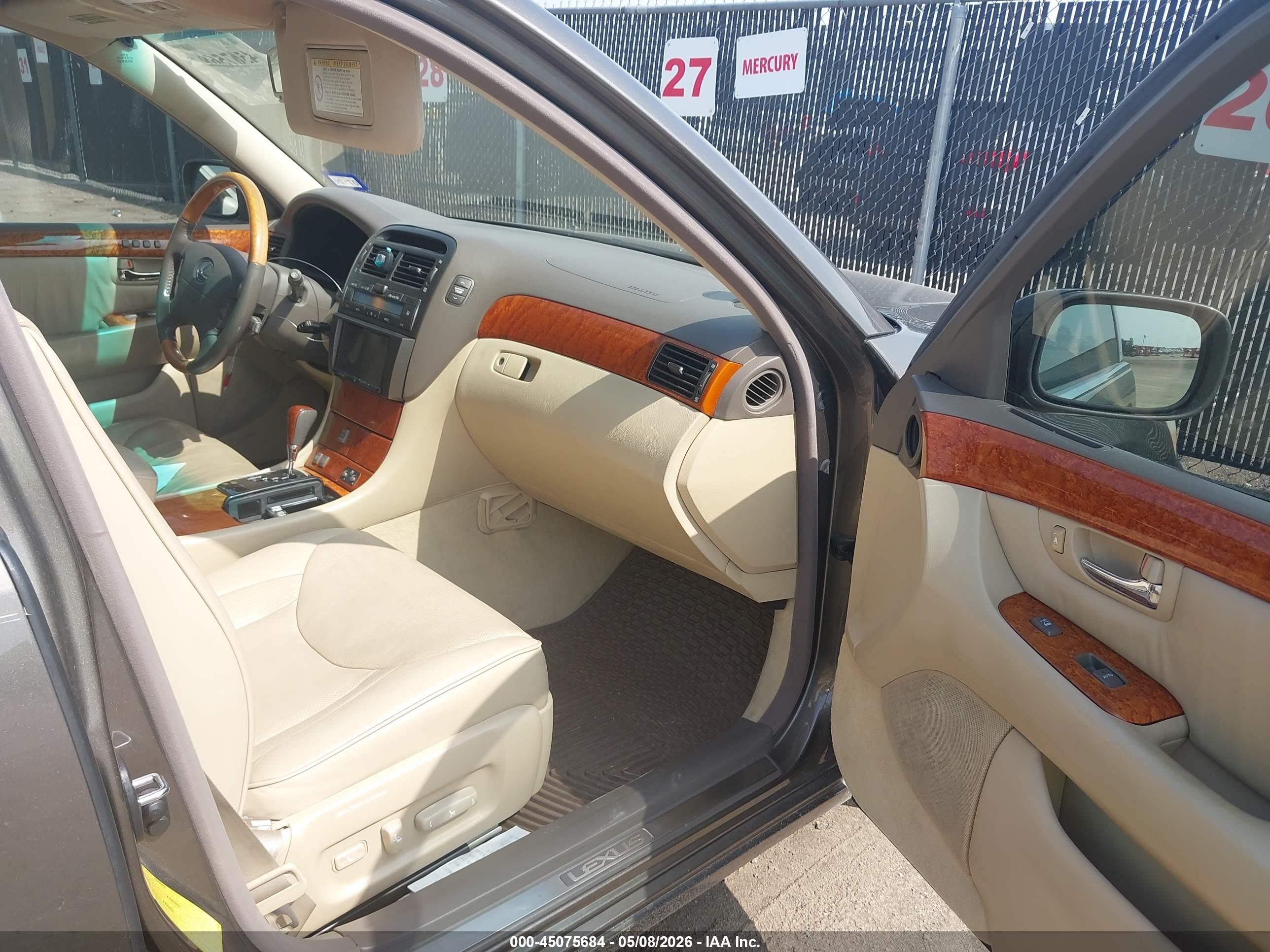 LEXUS LS image 5