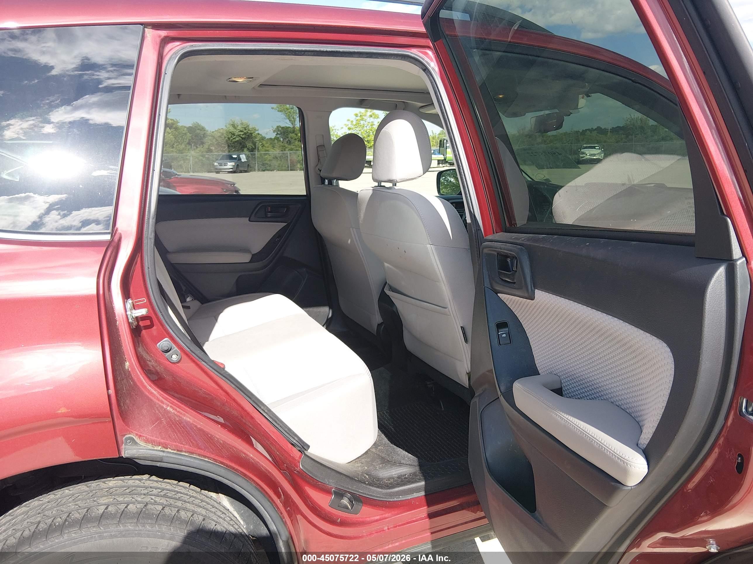 SUBARU FORESTER image 8