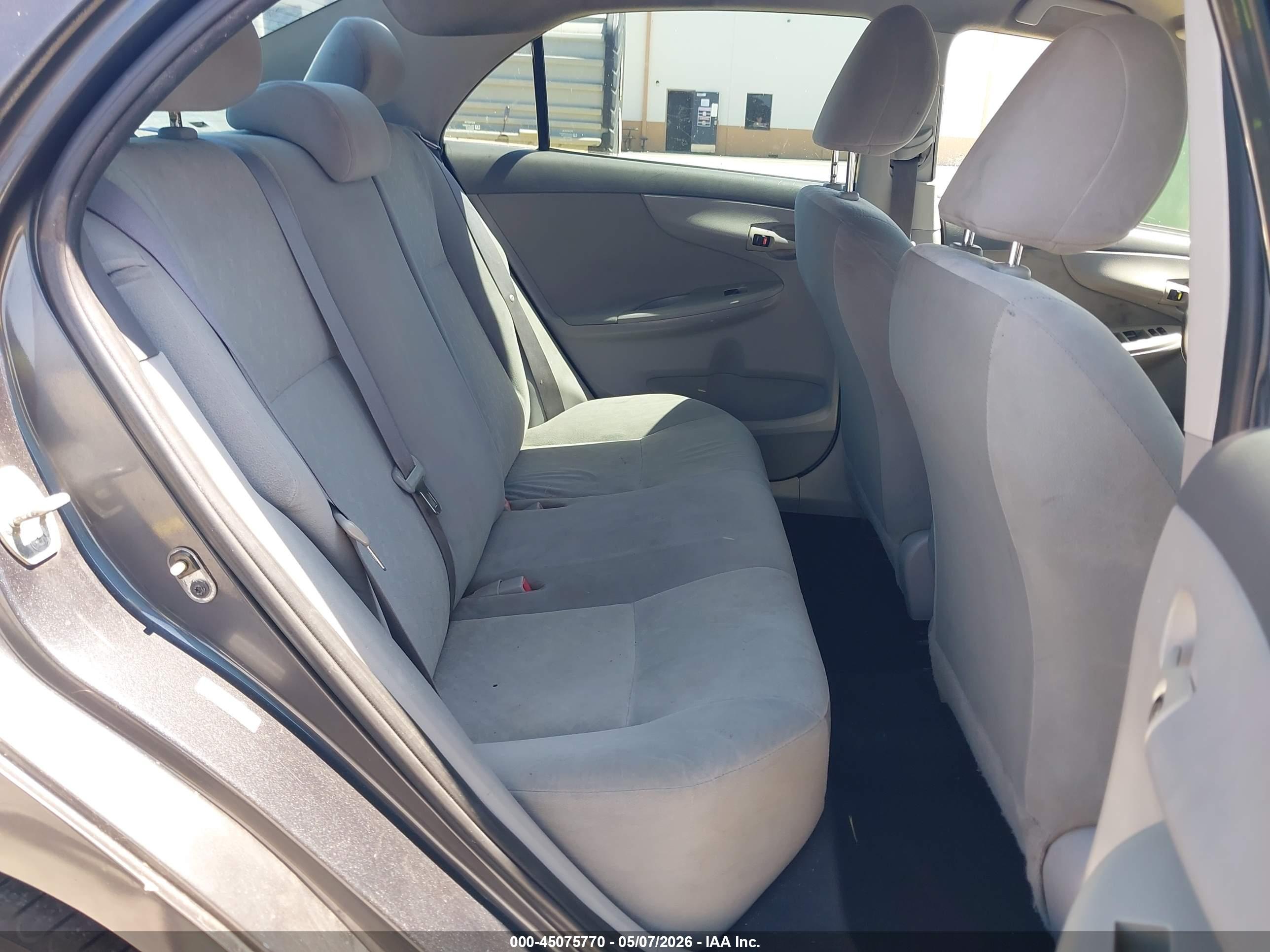 TOYOTA COROLLA image 8