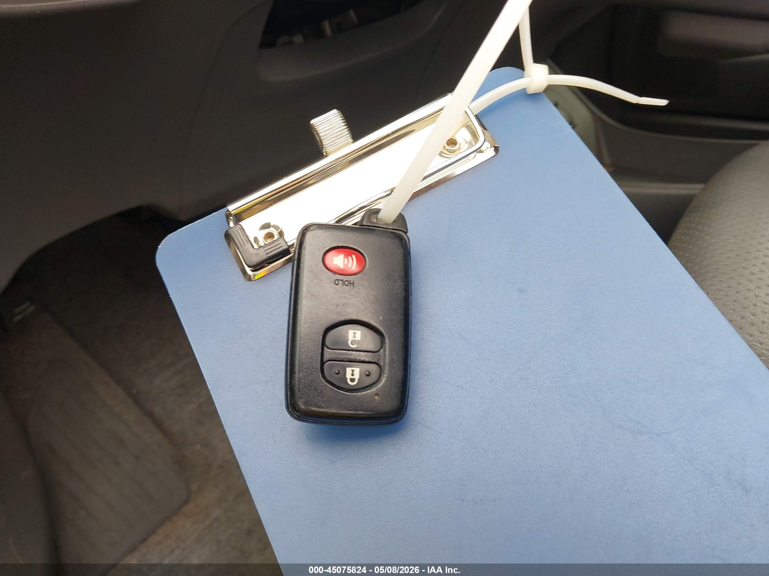 TOYOTA PRIUS image 11