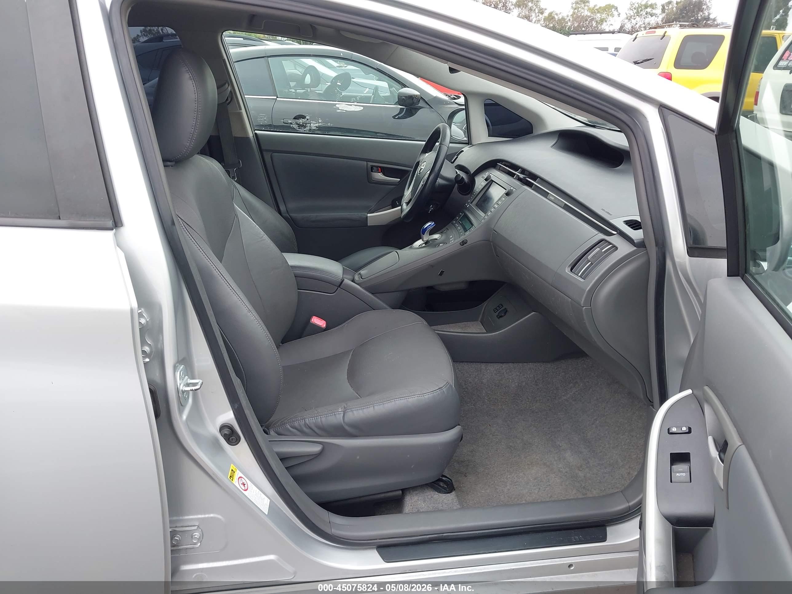 TOYOTA PRIUS image 5