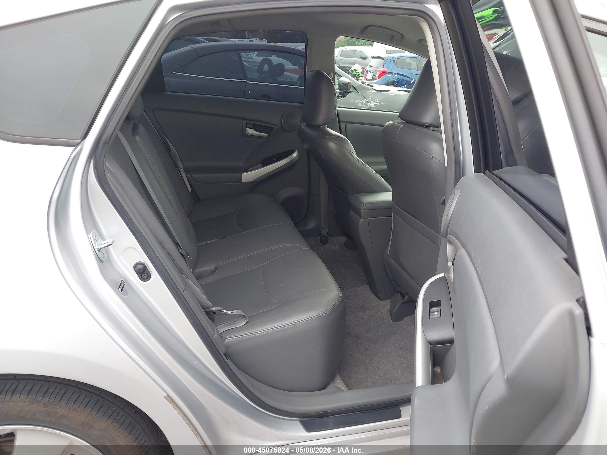TOYOTA PRIUS image 8