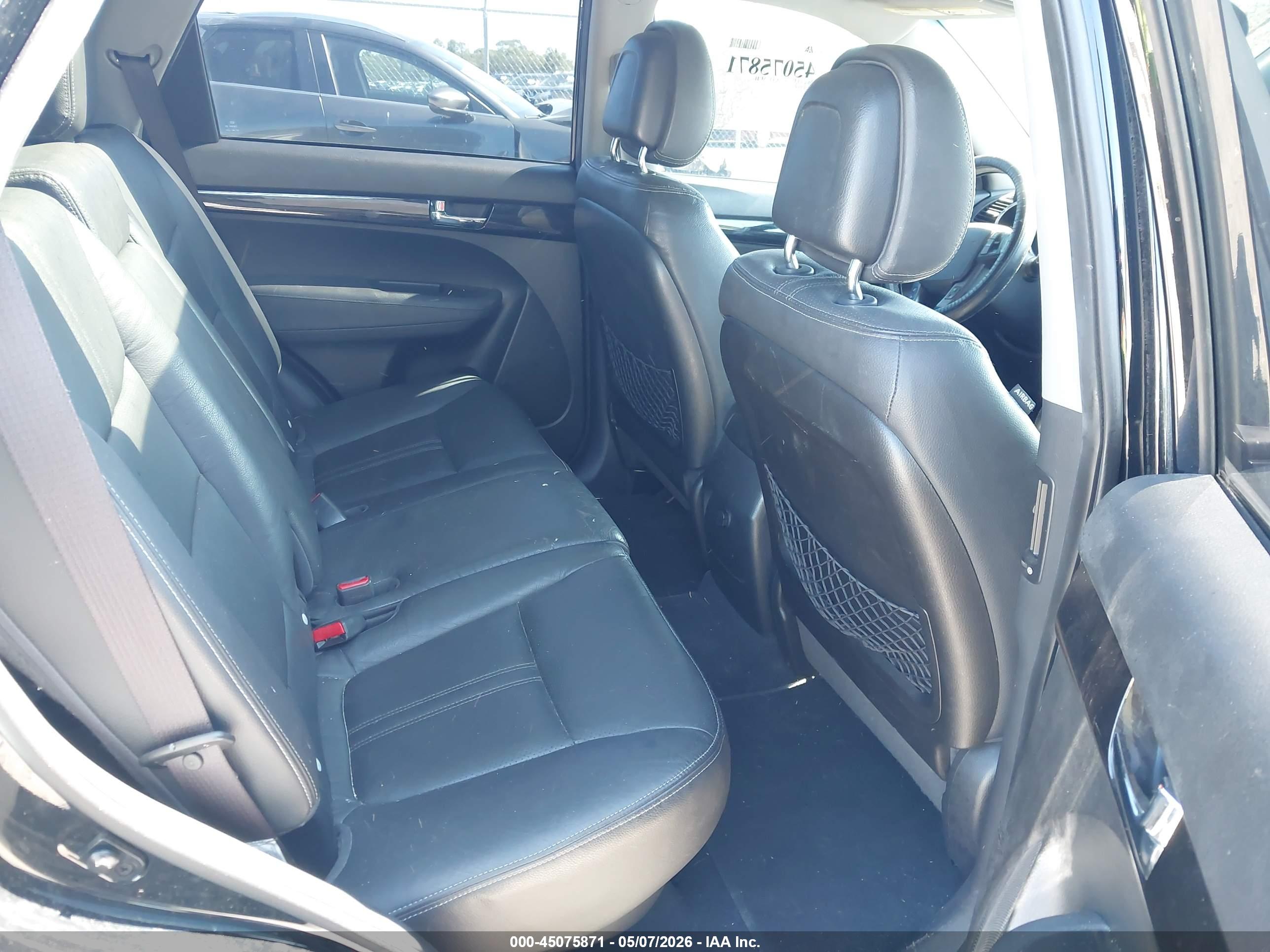 KIA SORENTO image 8
