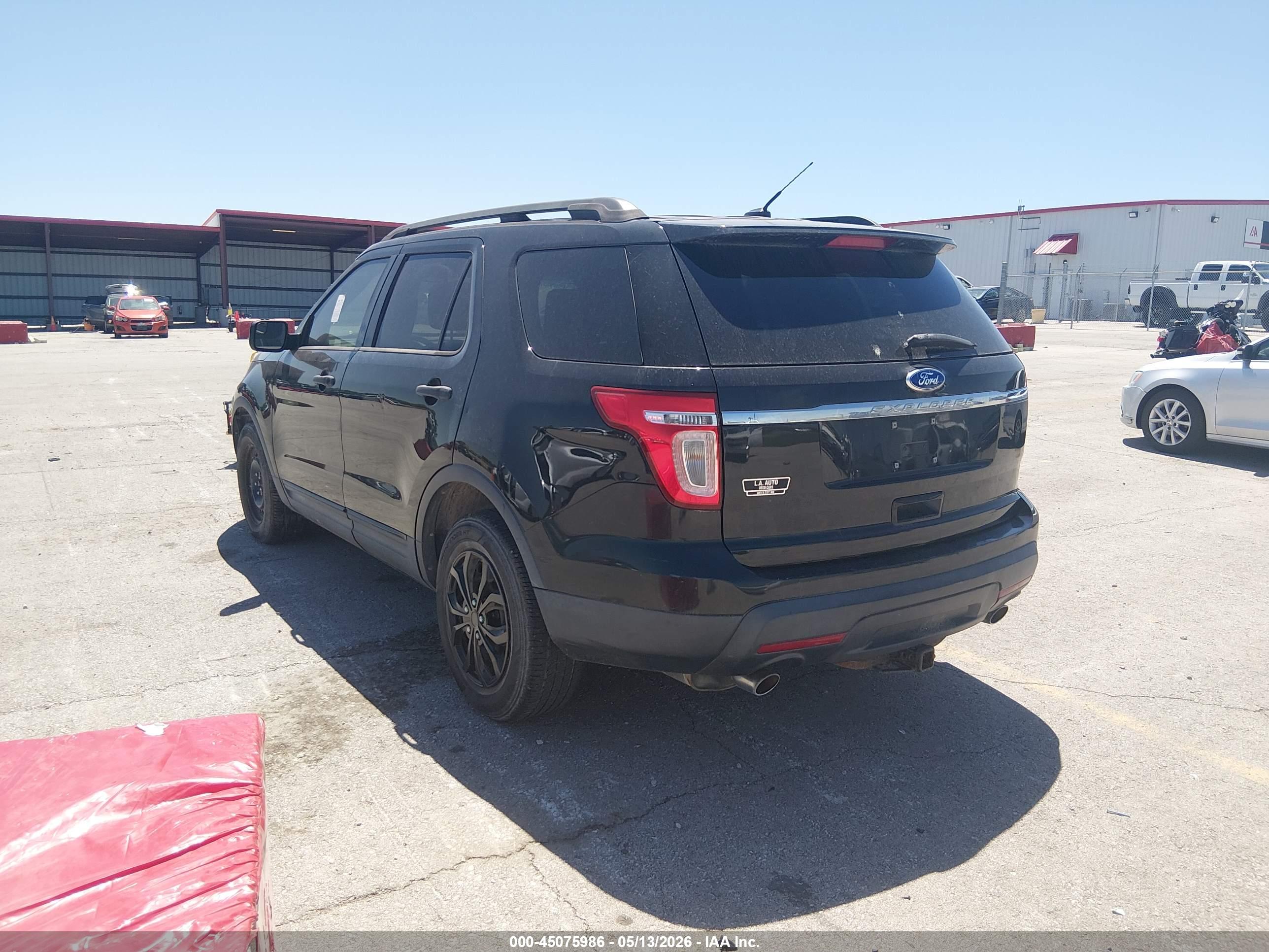 FORD EXPLORER image 3