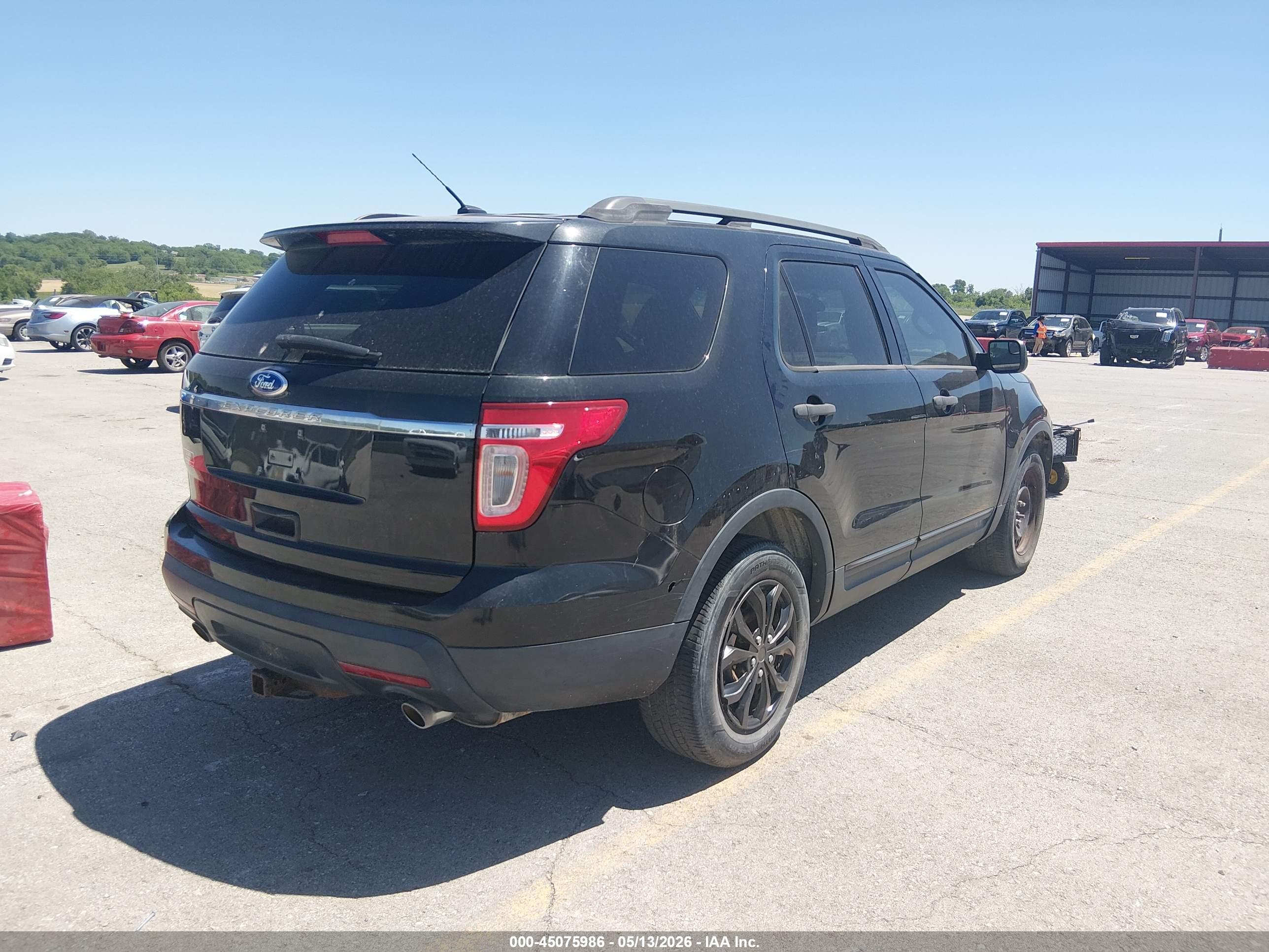 FORD EXPLORER image 4
