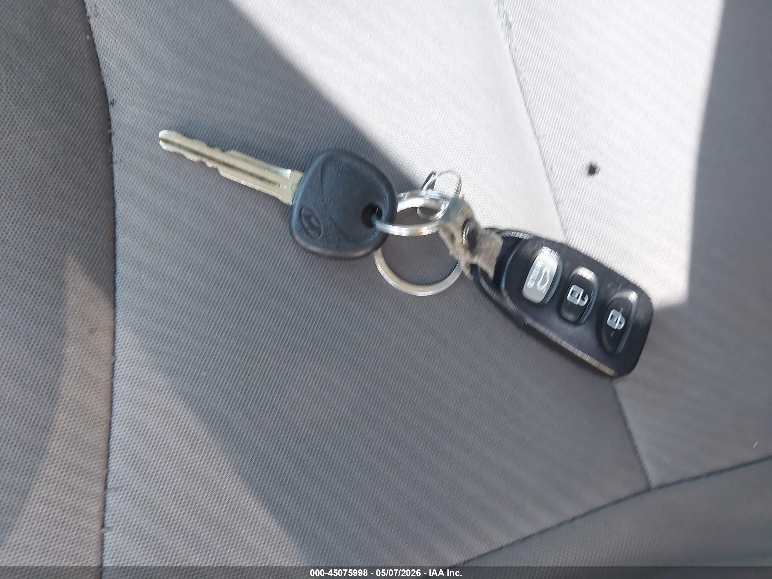 HYUNDAI ELANTRA image 11