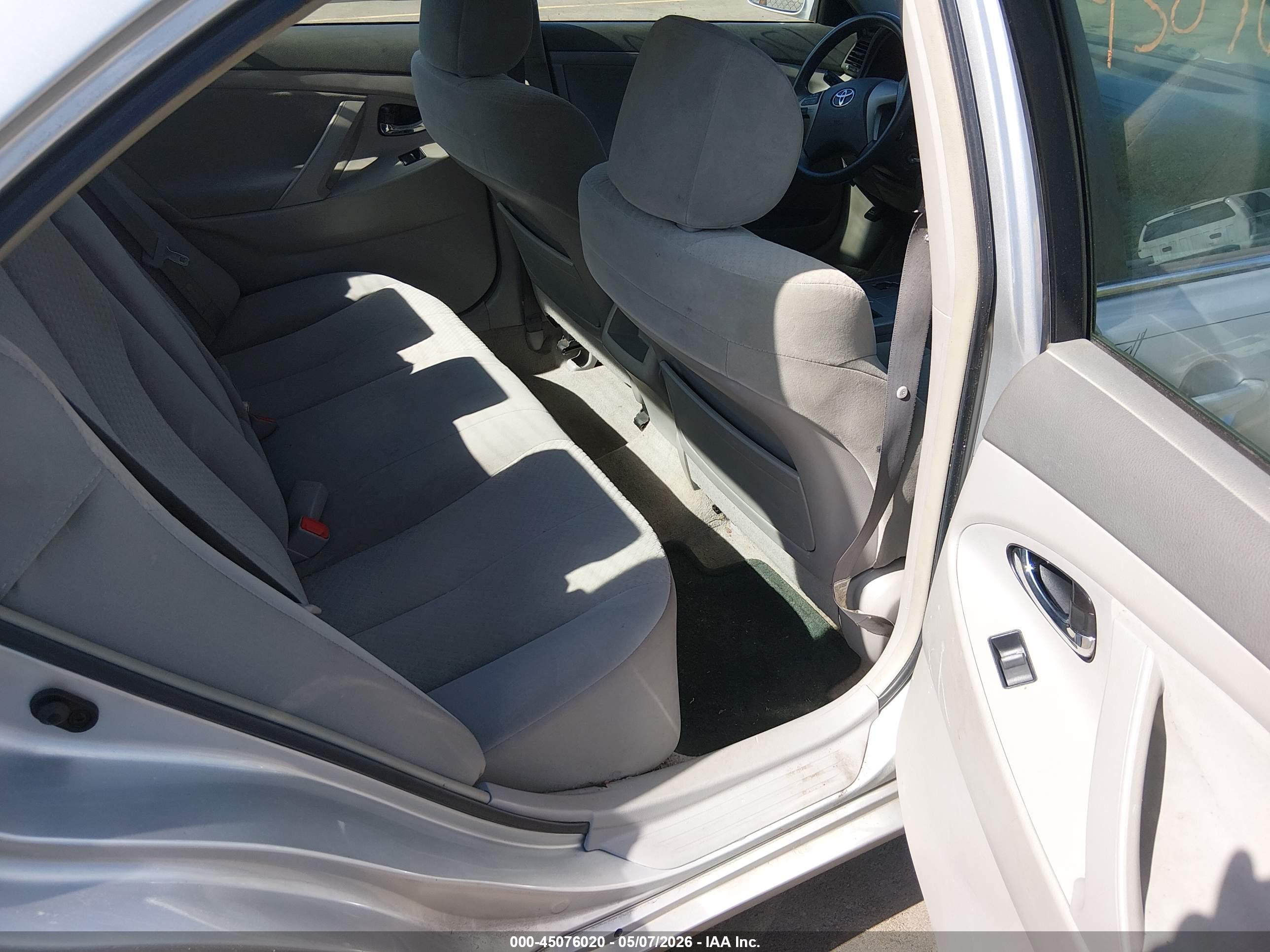 TOYOTA CAMRY image 8
