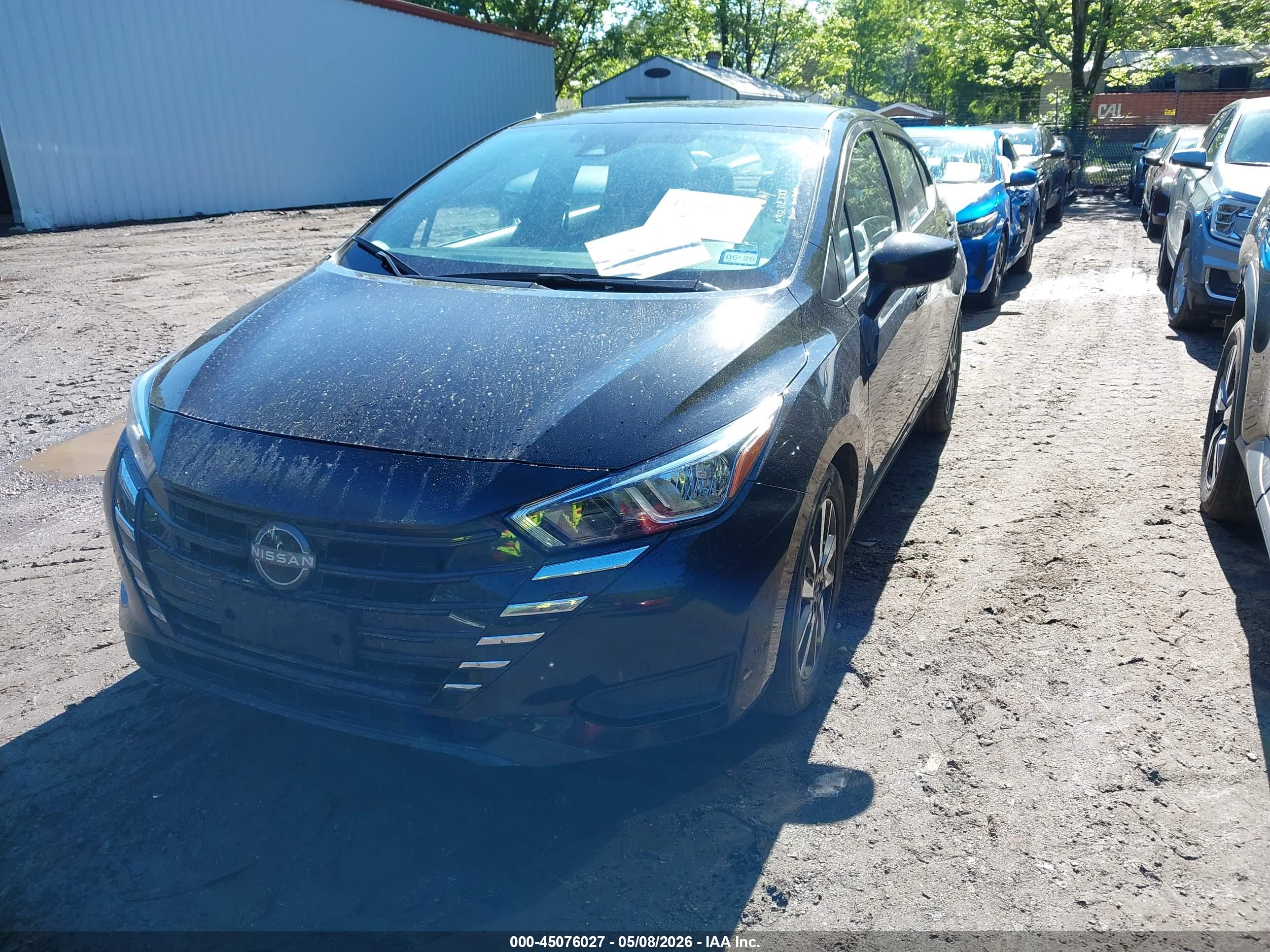 NISSAN VERSA image 2