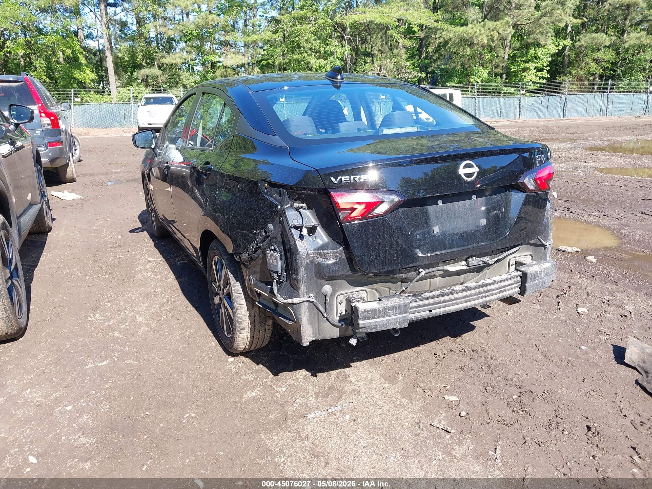NISSAN VERSA image 3
