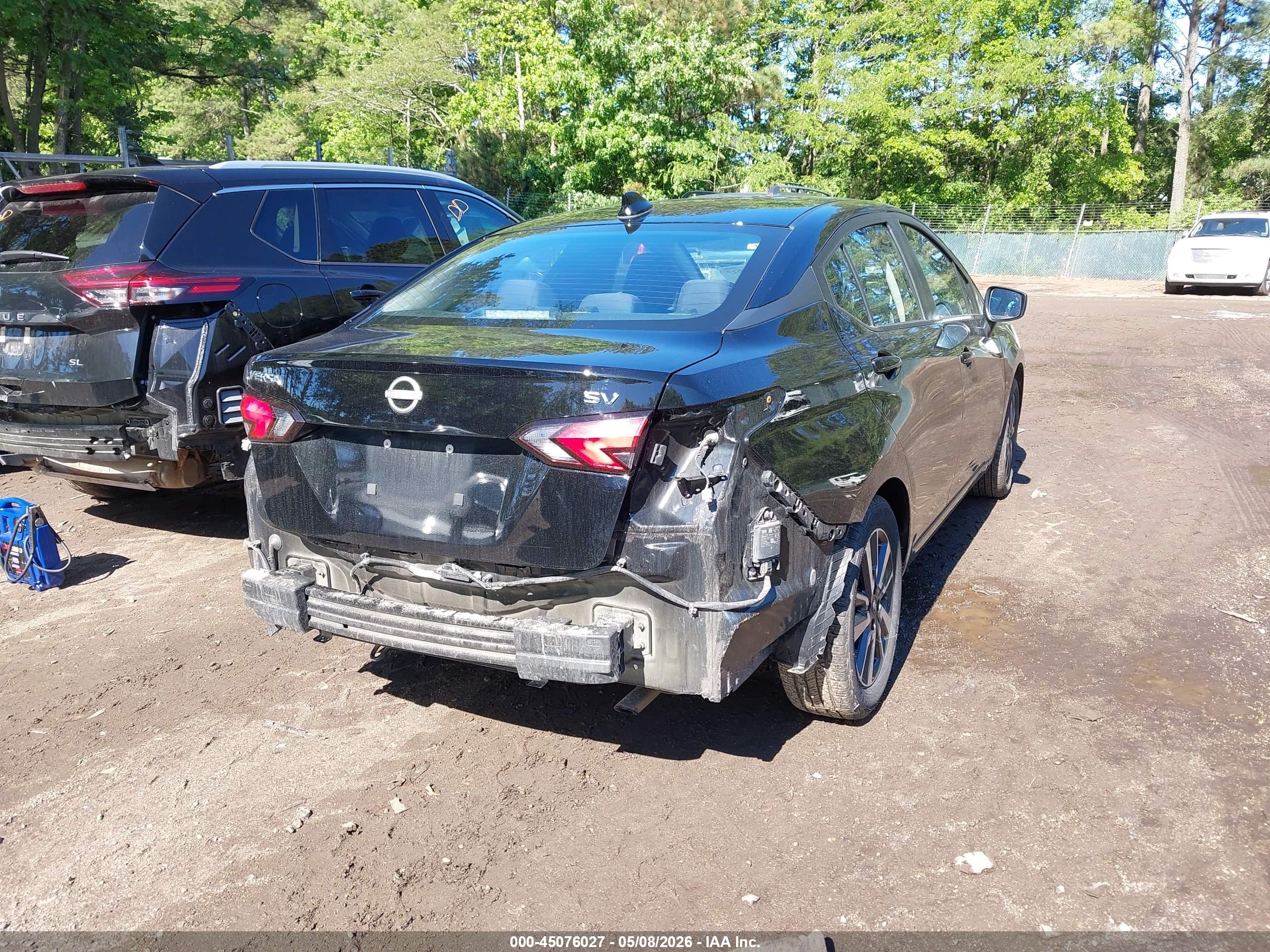 NISSAN VERSA image 4