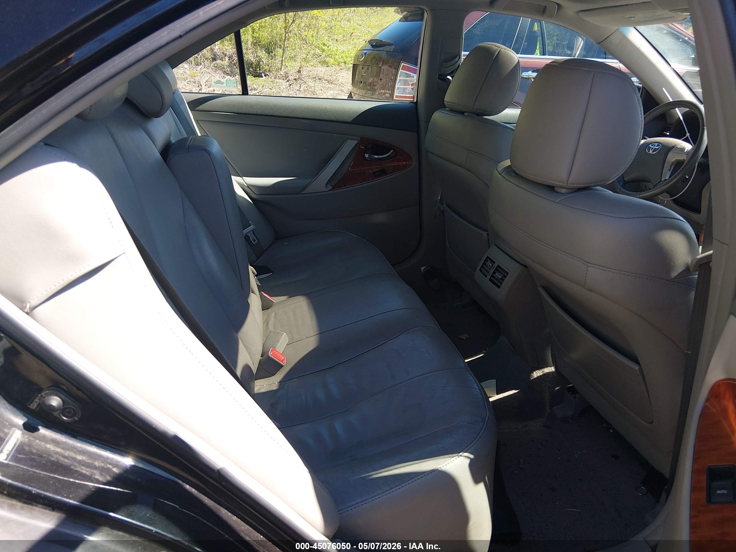 TOYOTA CAMRY image 8