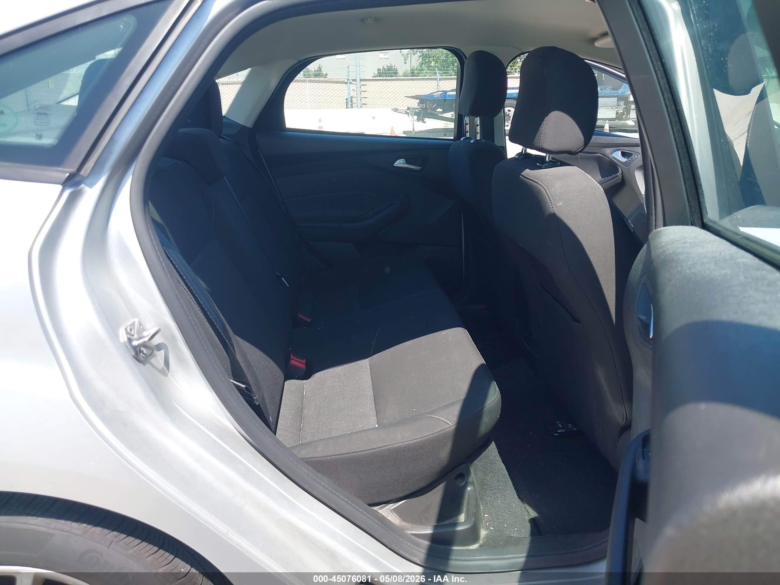FORD FOCUS image 8