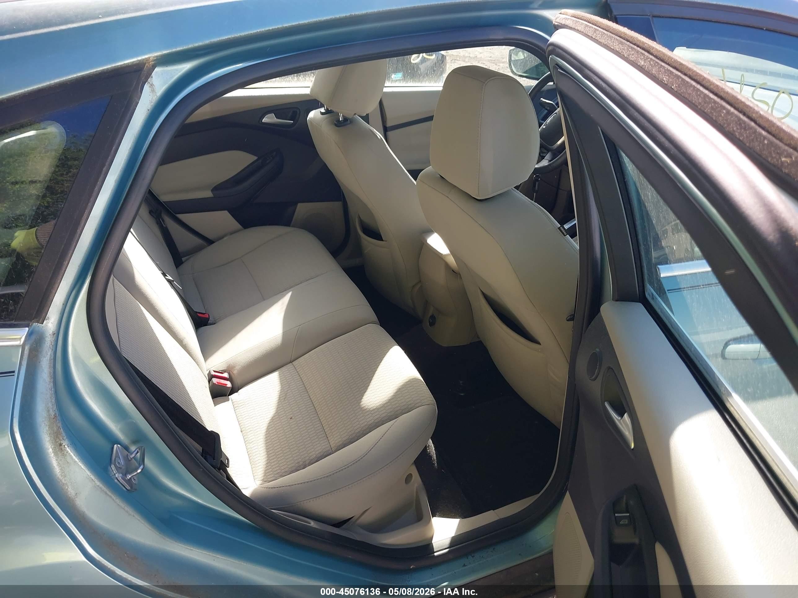 FORD FOCUS image 8