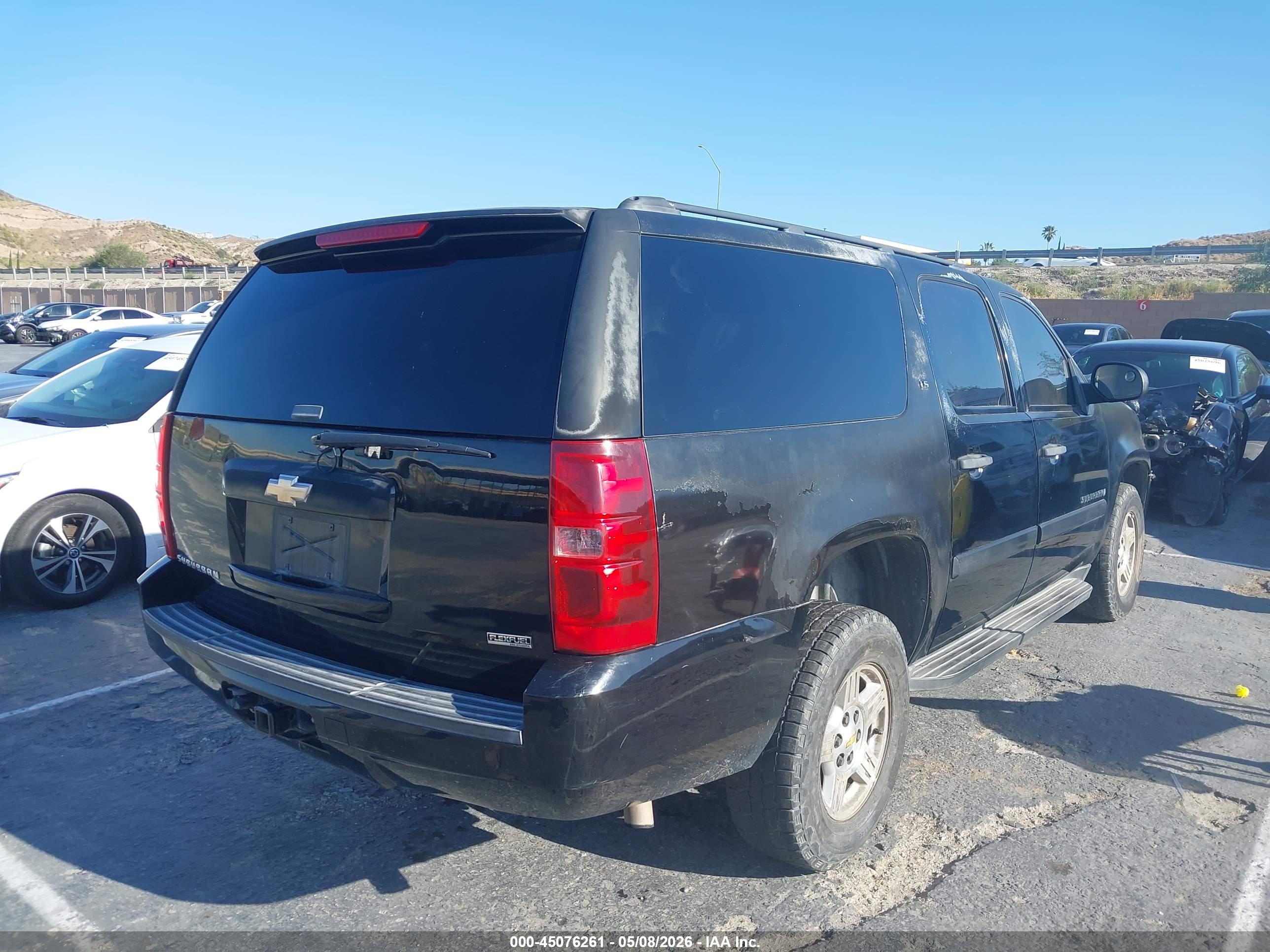 CHEVROLET SUBURBAN image 4