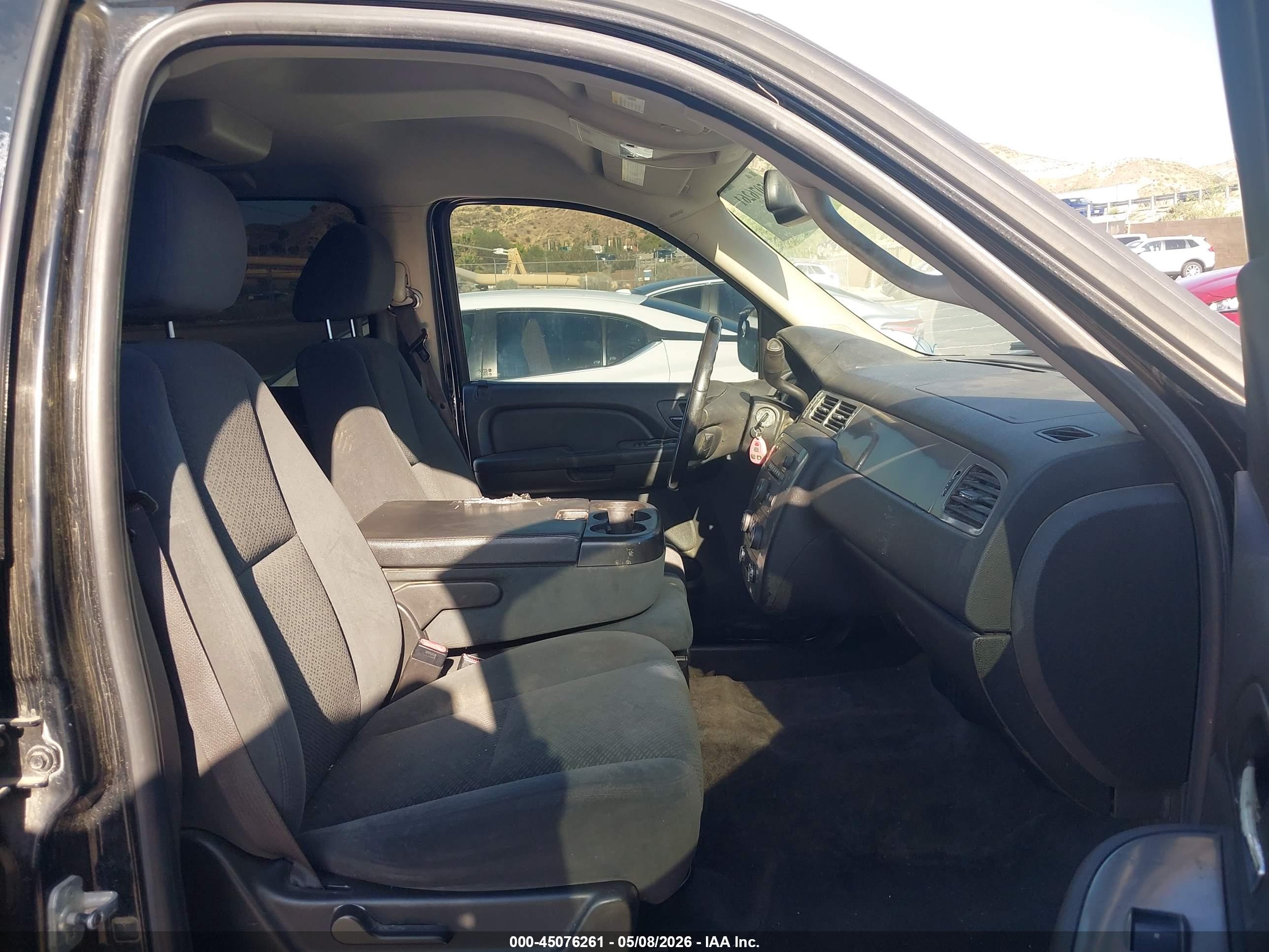 CHEVROLET SUBURBAN image 5