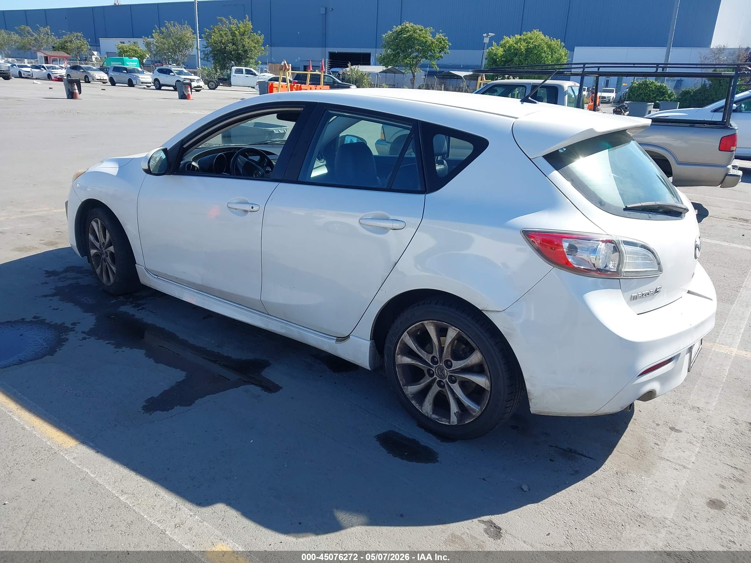MAZDA MAZDA3 image 3