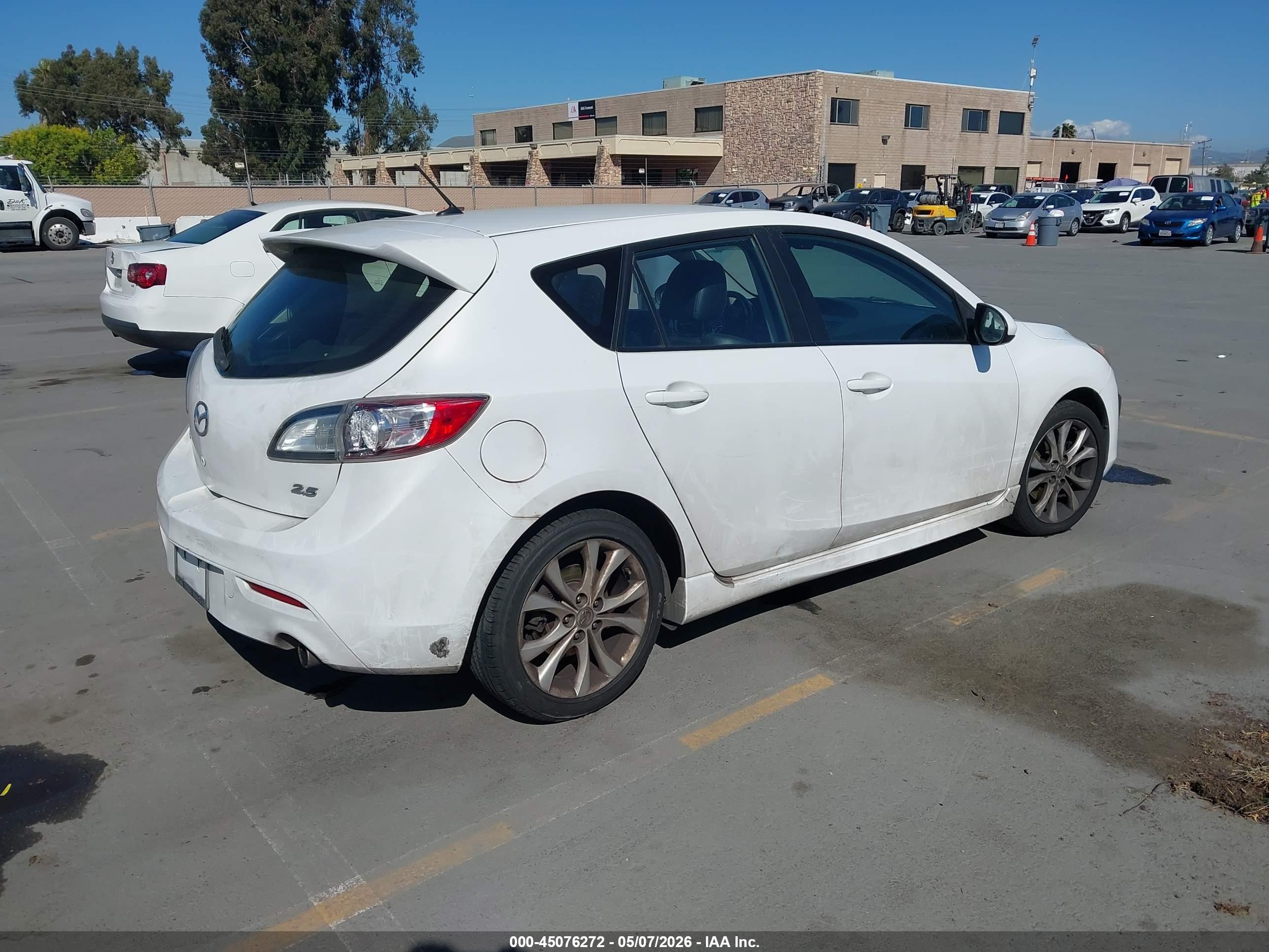 MAZDA MAZDA3 image 4