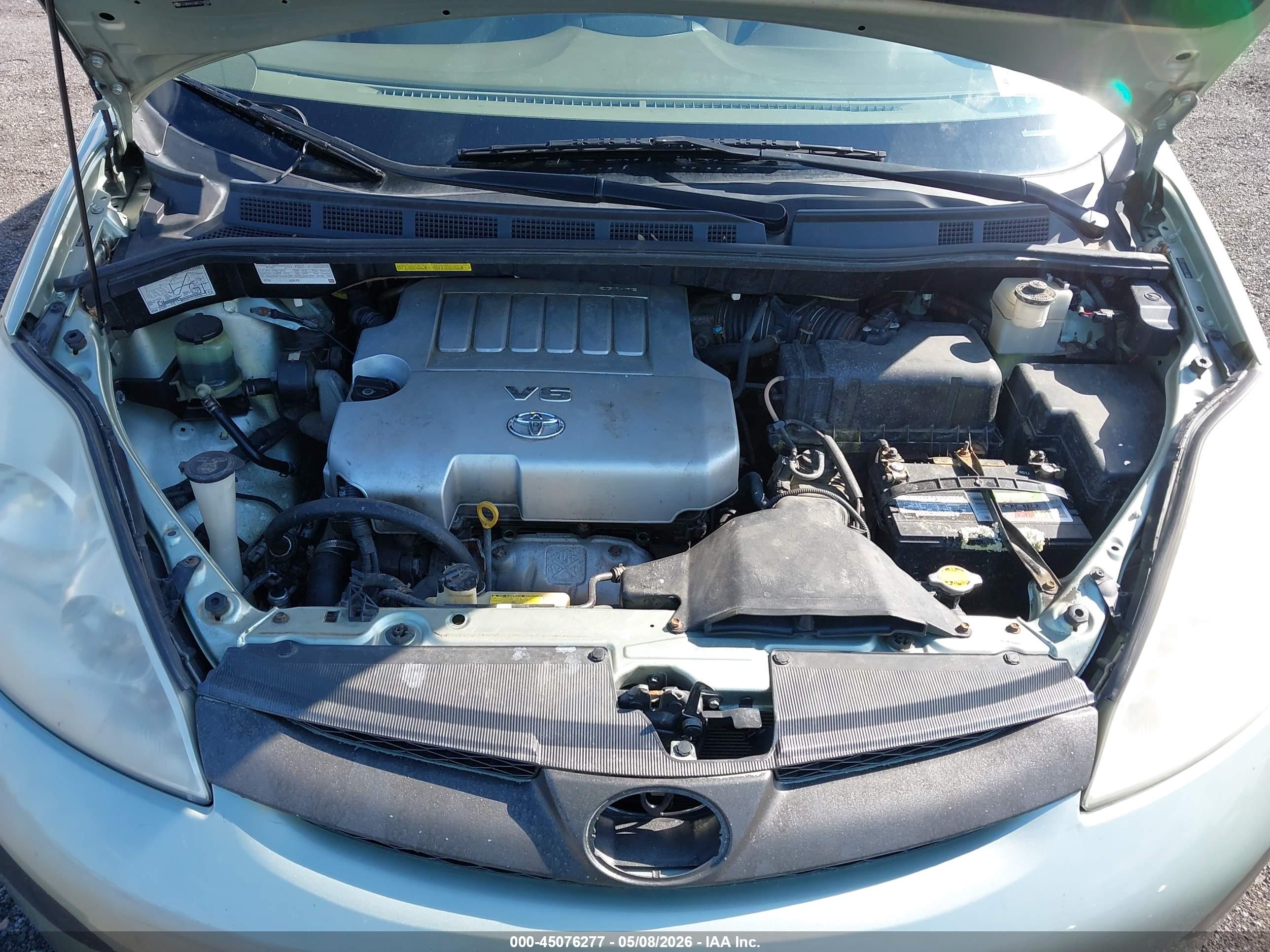 TOYOTA SIENNA image 10