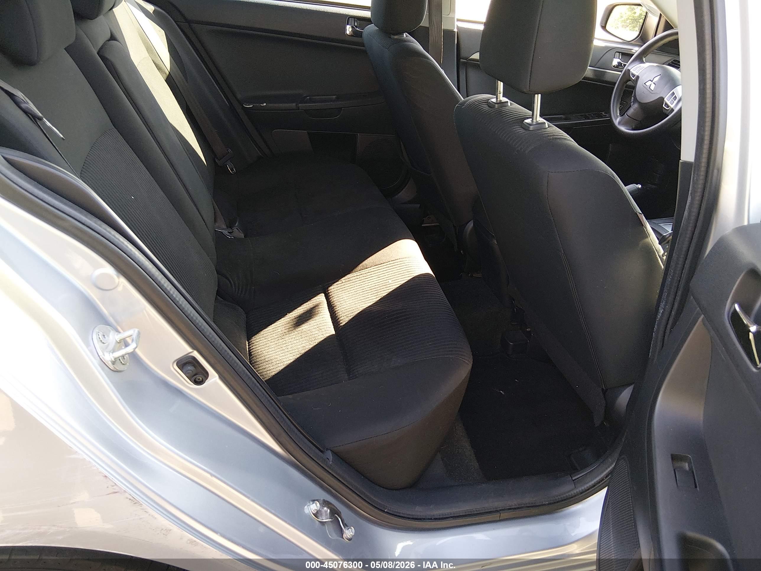 MITSUBISHI LANCER image 8