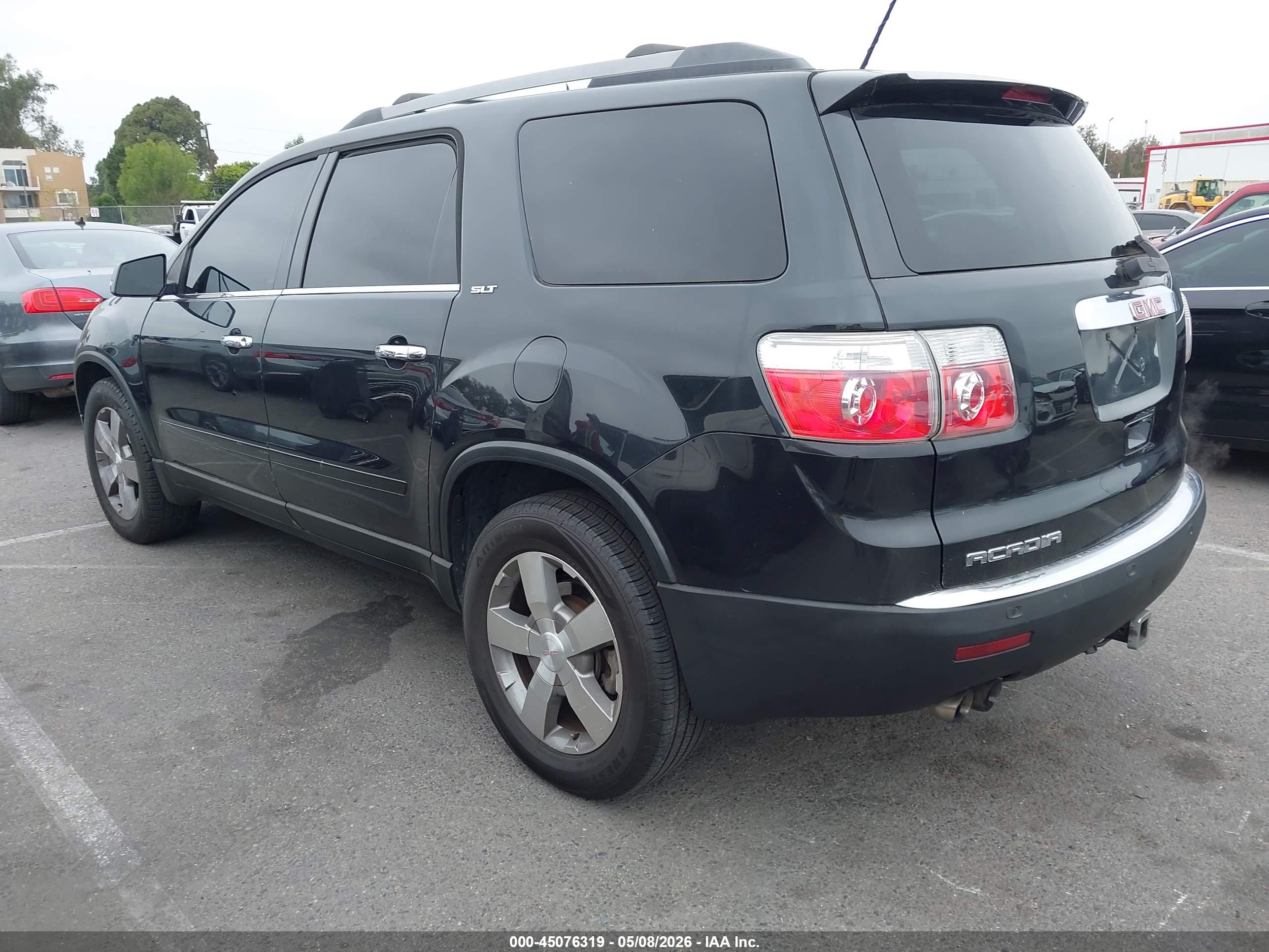 GMC ACADIA image 3