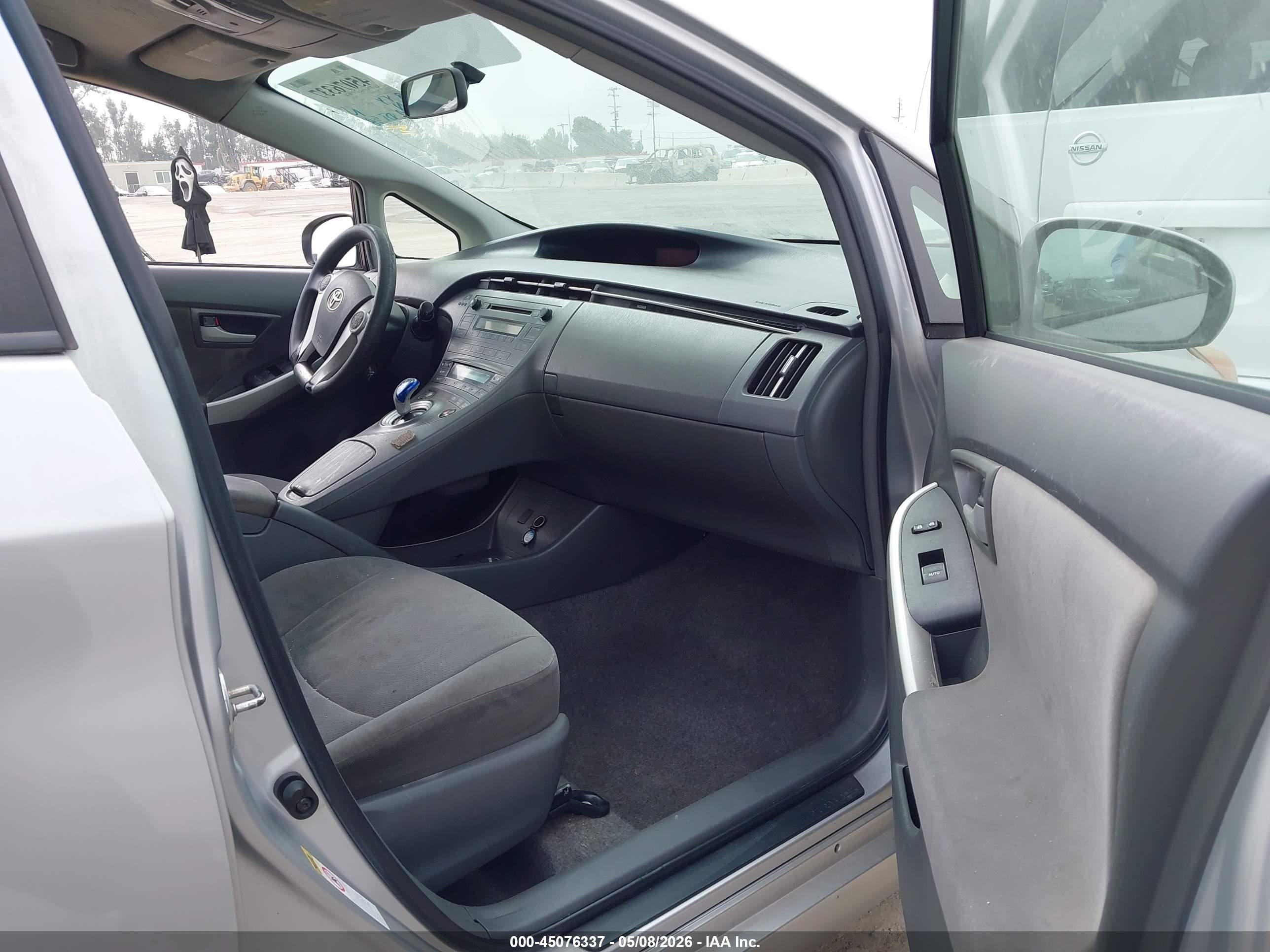 TOYOTA PRIUS image 5