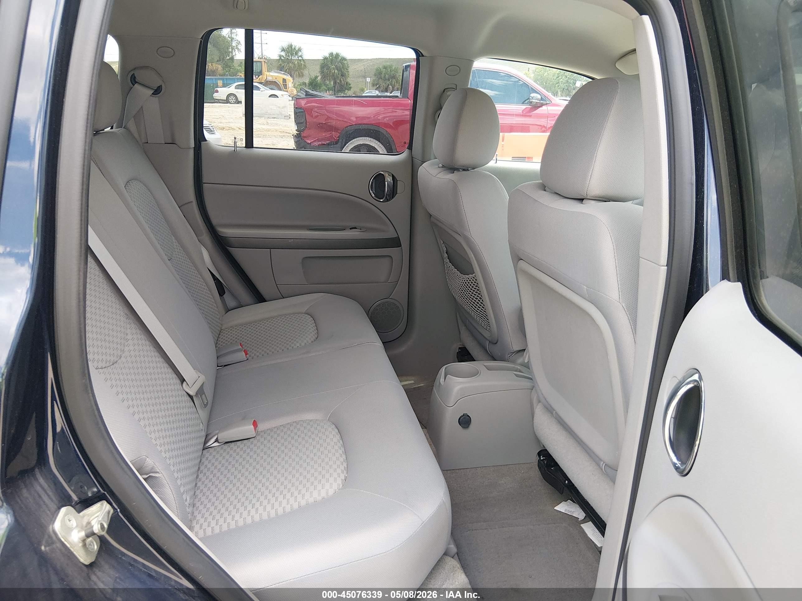CHEVROLET HHR image 8