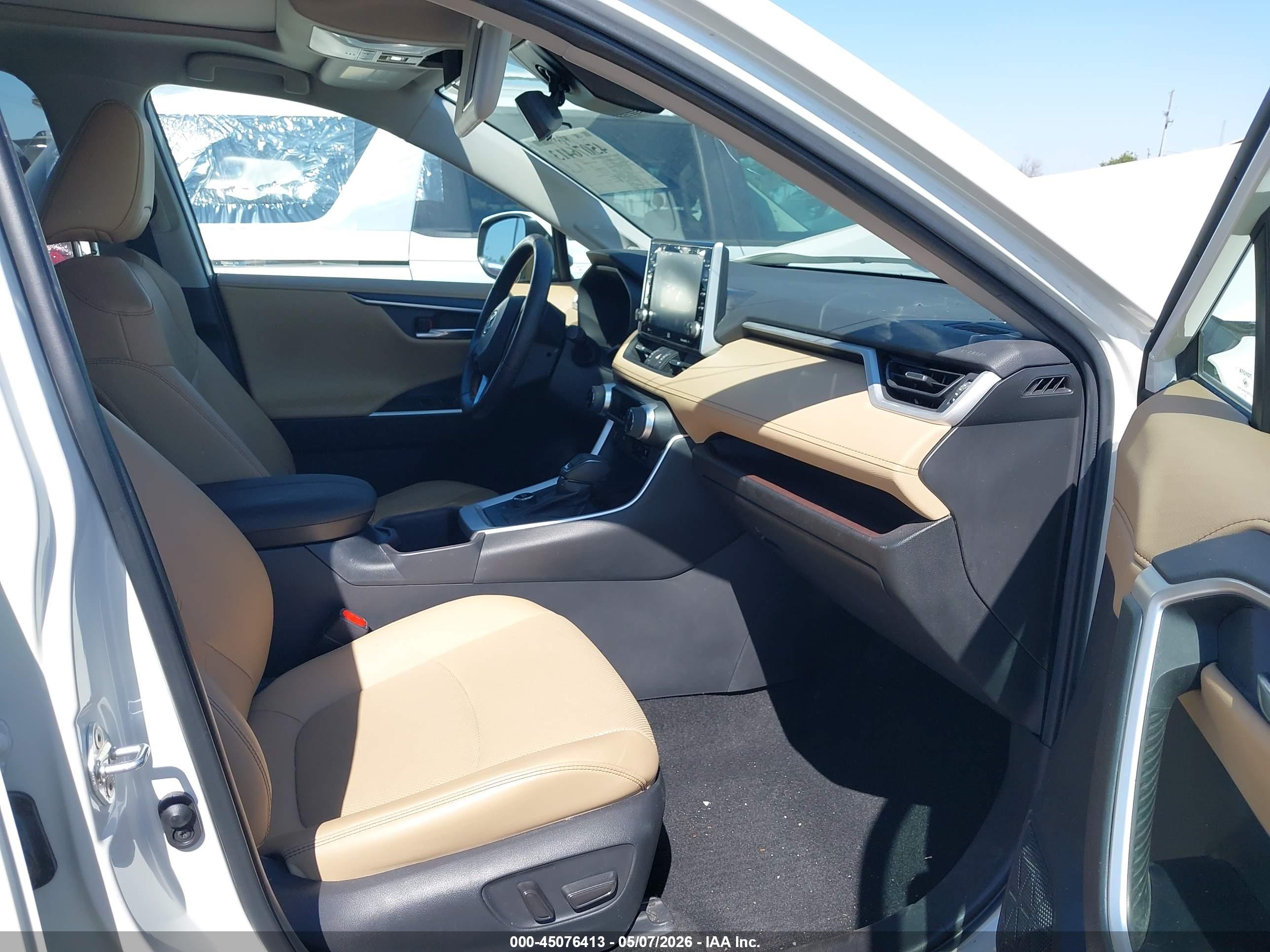 TOYOTA RAV4 image 5