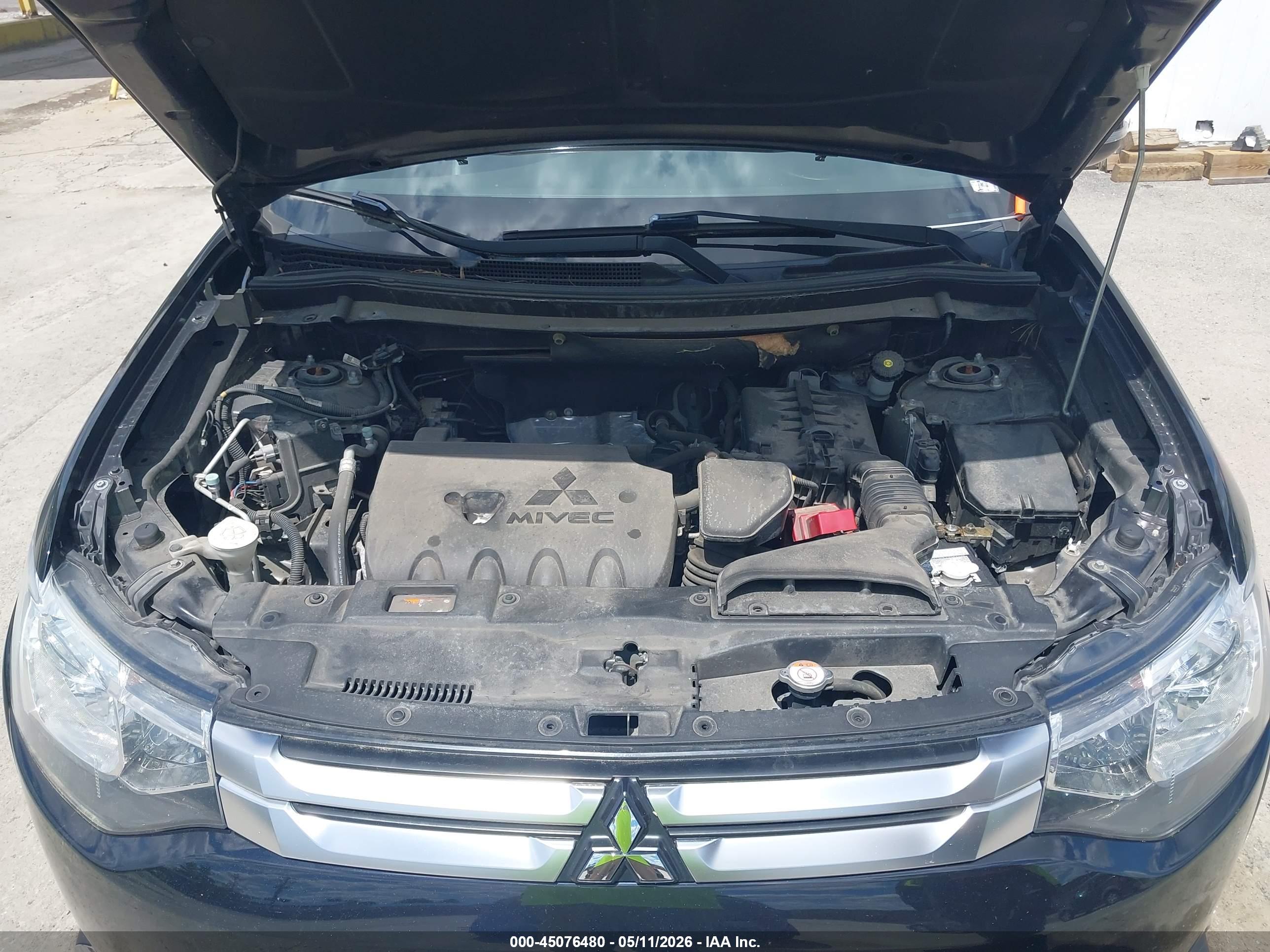 MITSUBISHI OUTLANDER image 10