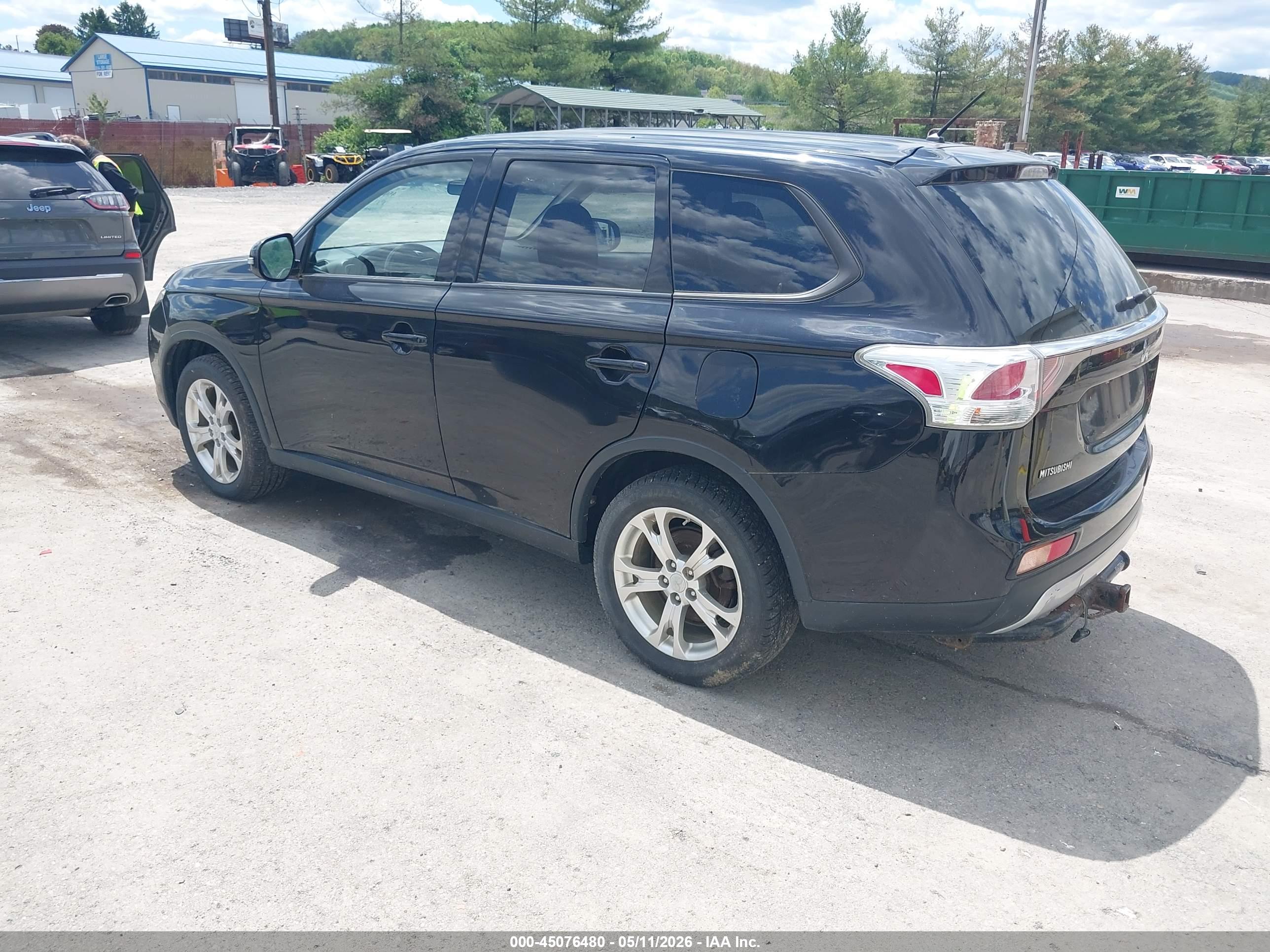 MITSUBISHI OUTLANDER image 3