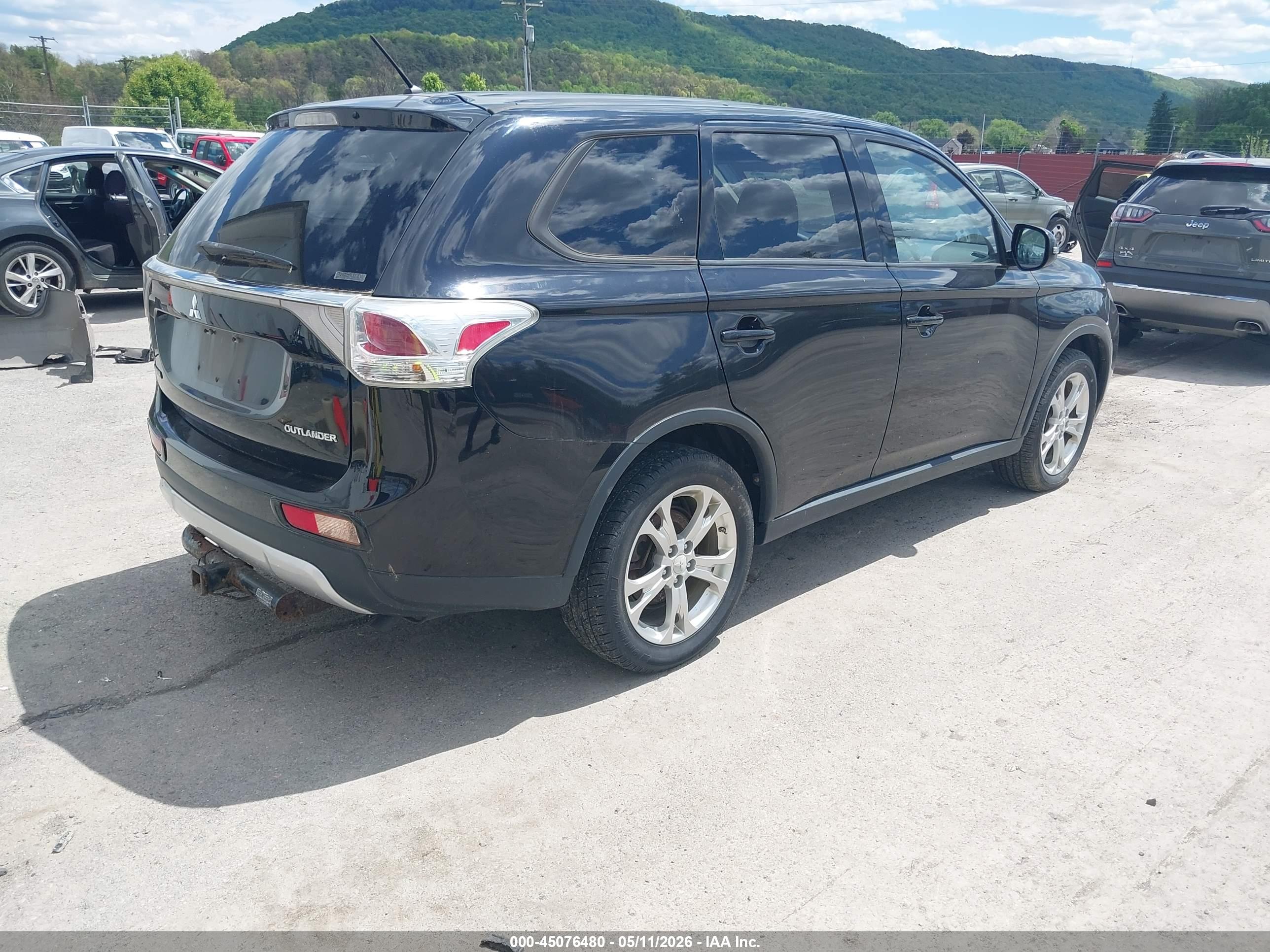 MITSUBISHI OUTLANDER image 4