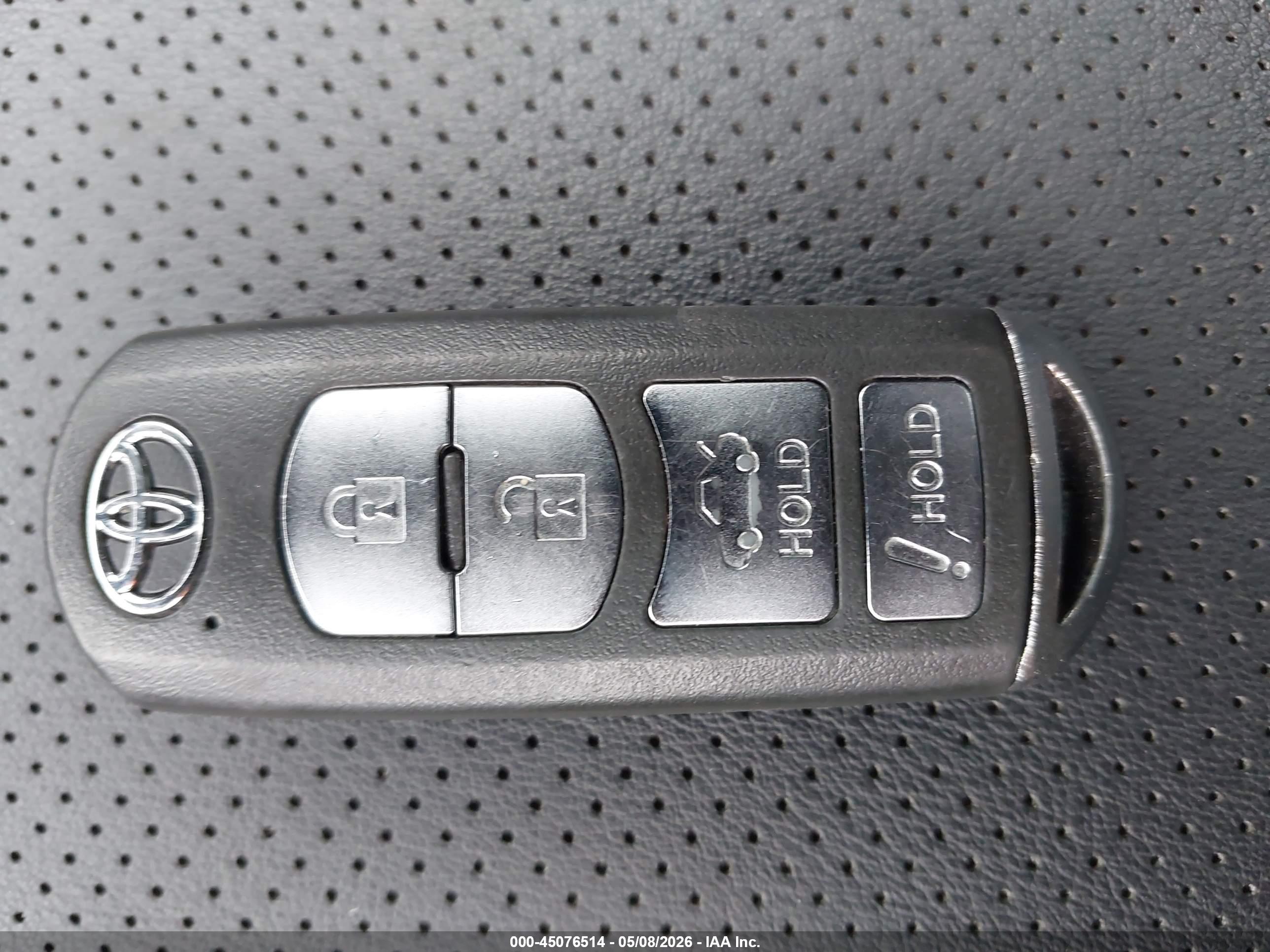 TOYOTA YARIS image 11