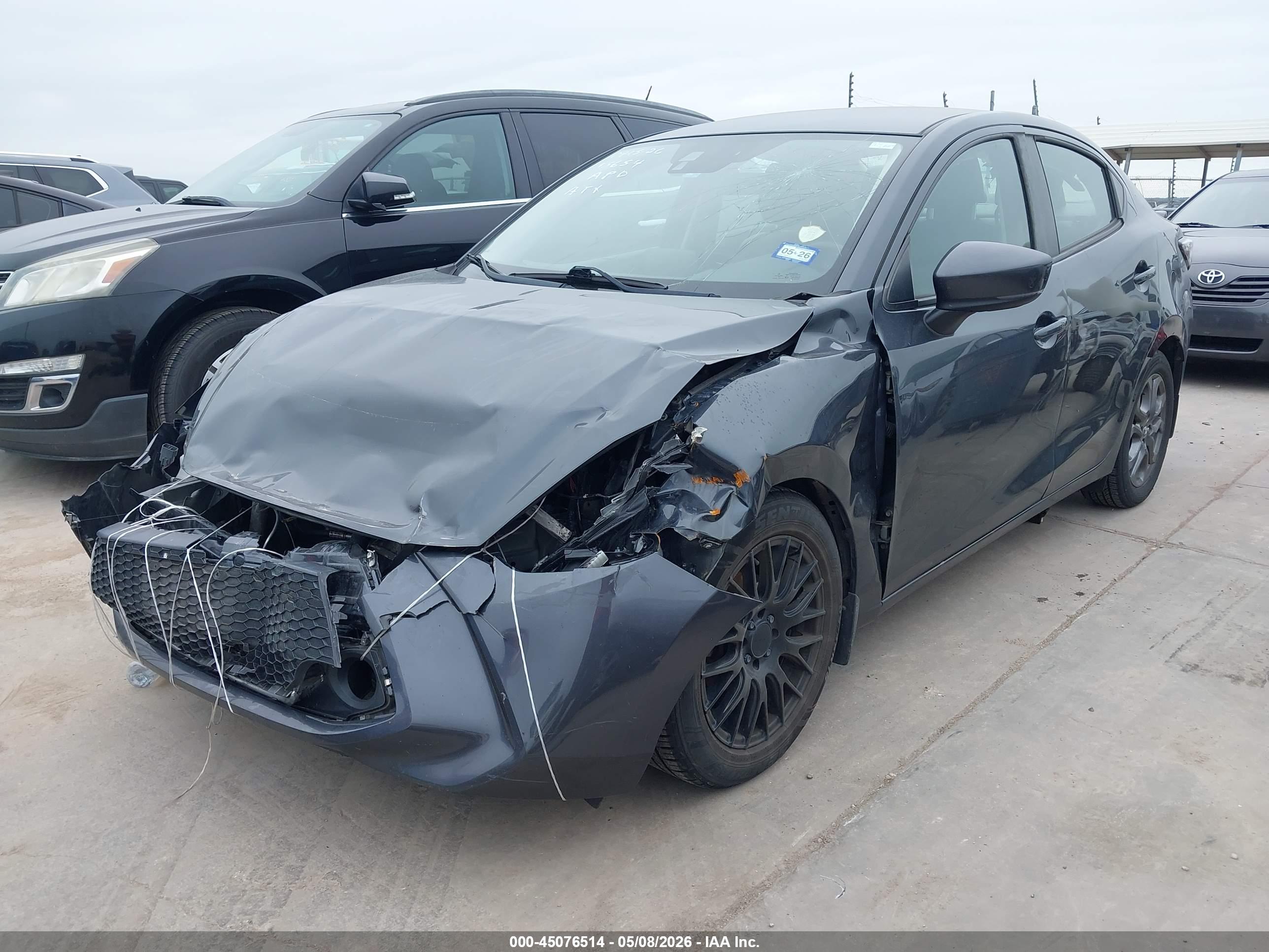 TOYOTA YARIS image 2