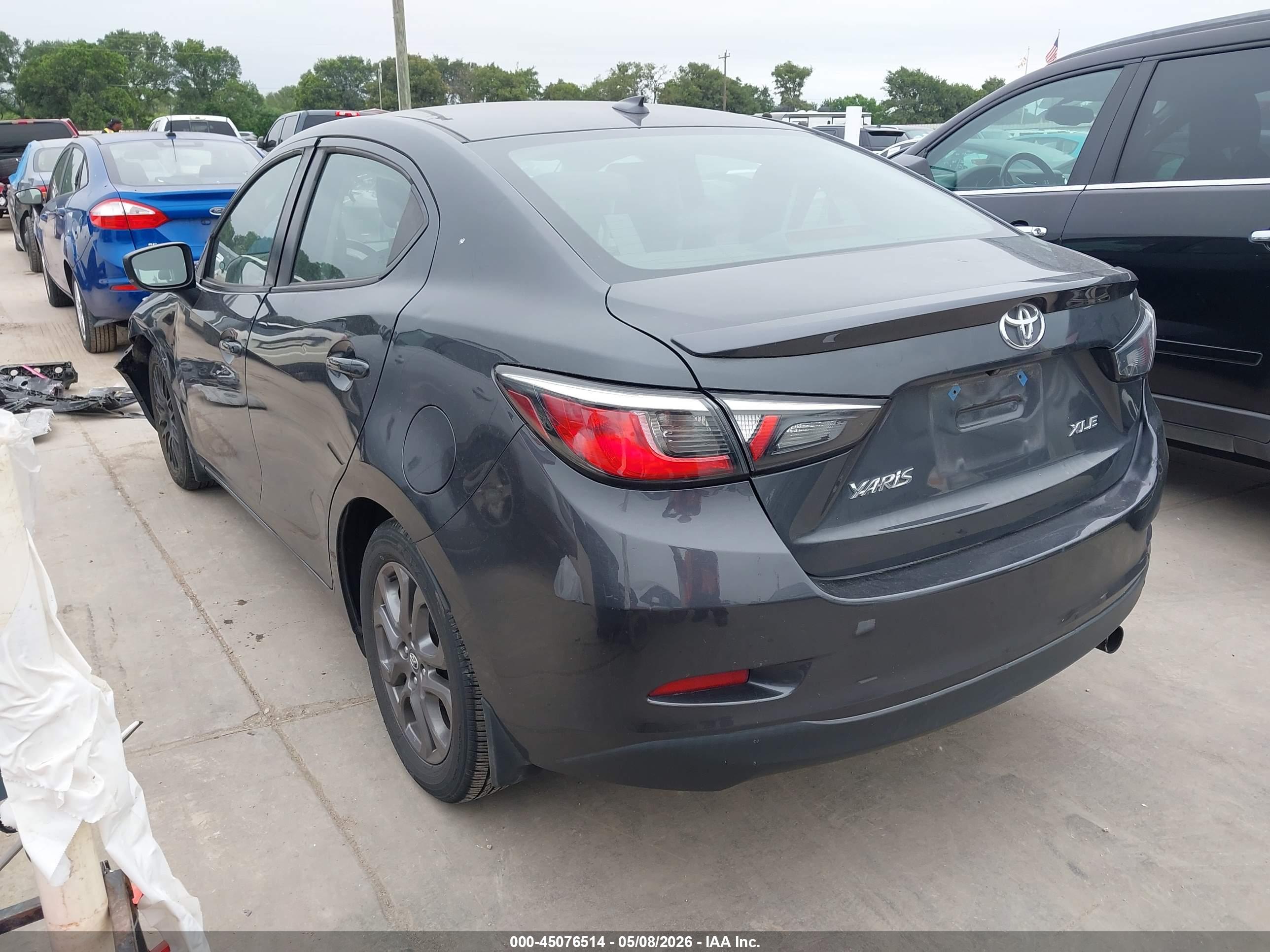 TOYOTA YARIS image 3
