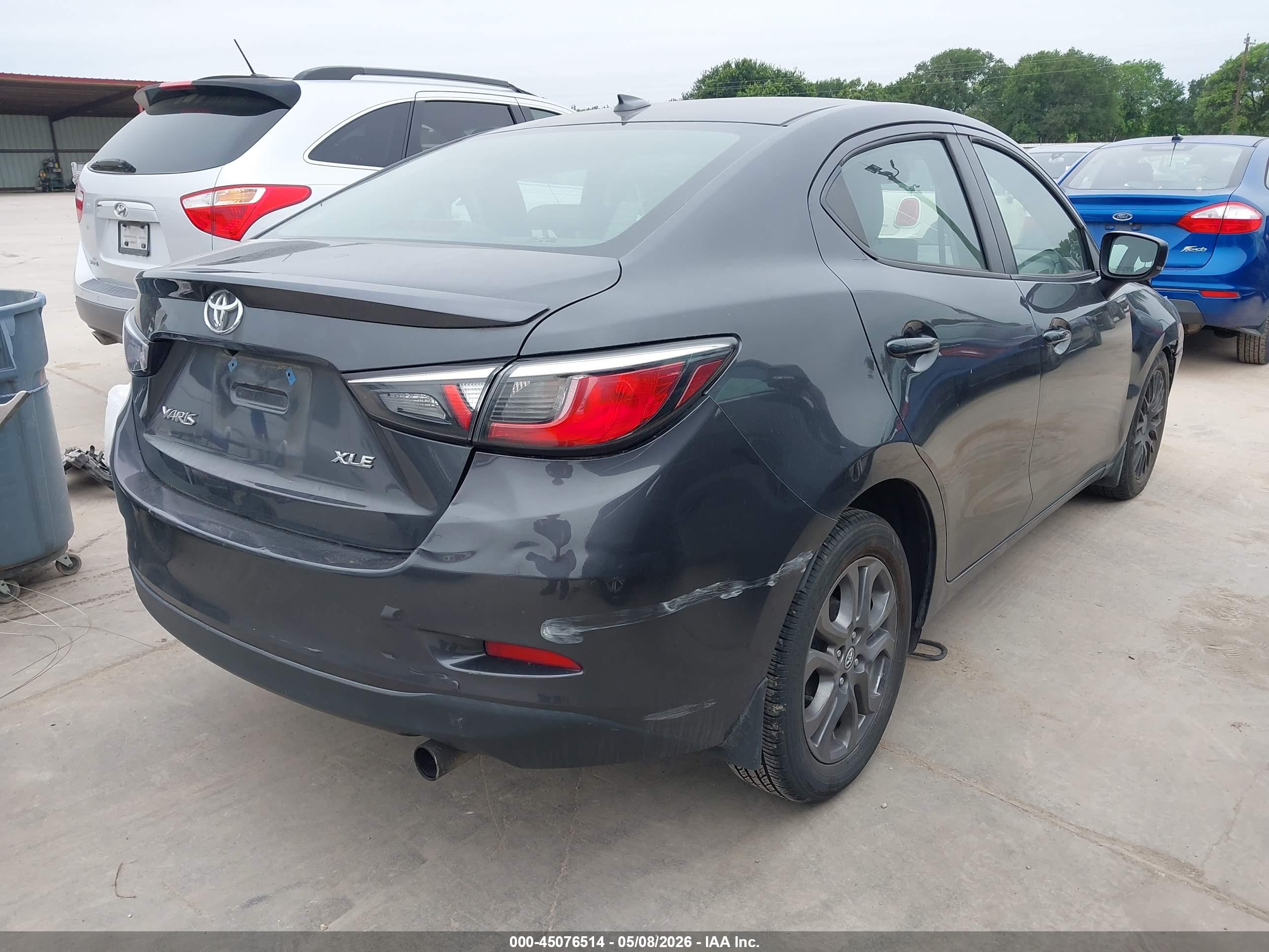 TOYOTA YARIS image 4