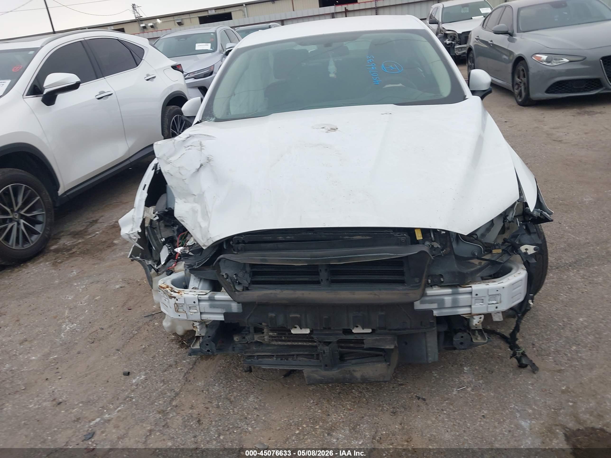 FORD FUSION image 6