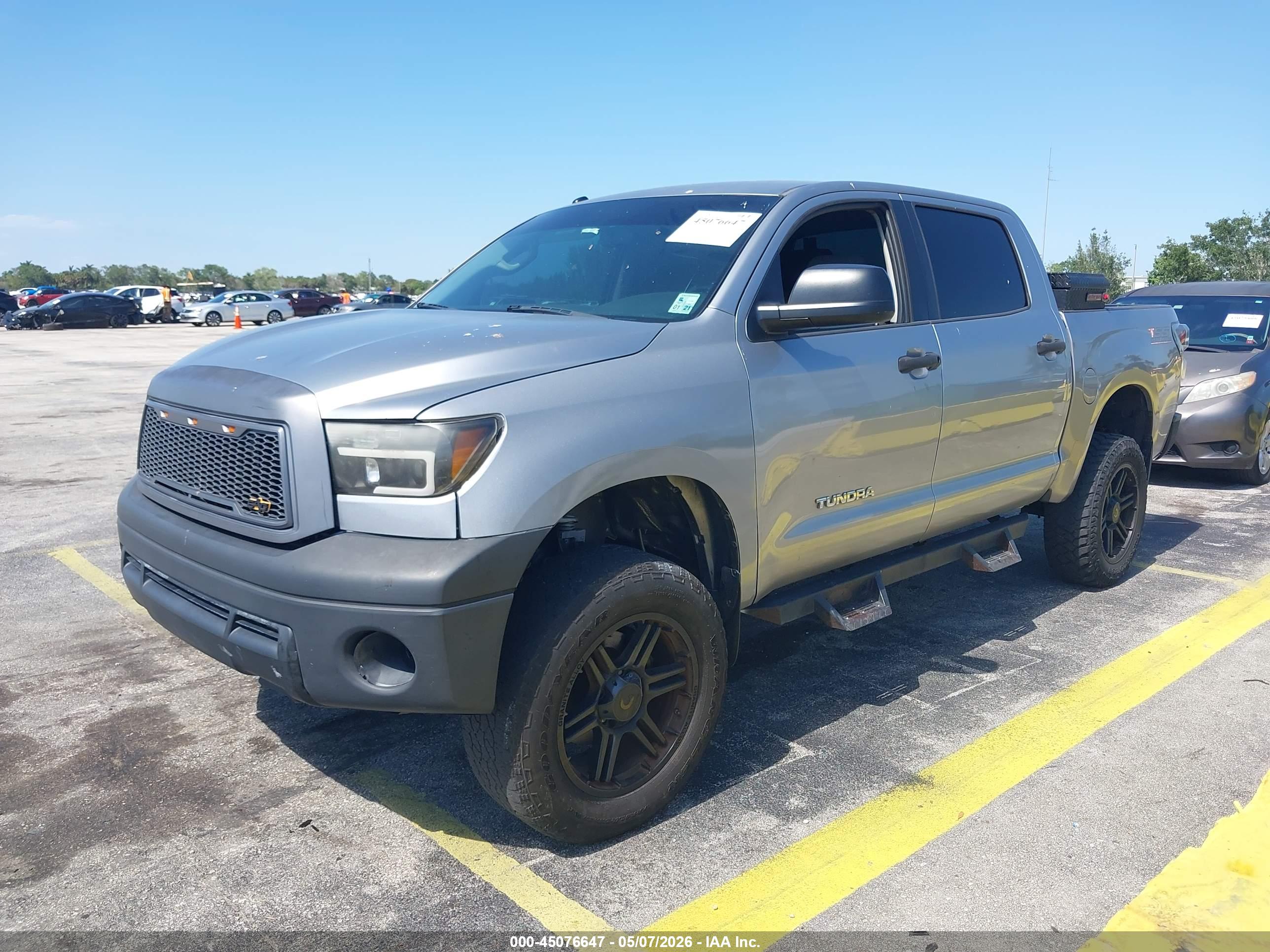 TOYOTA TUNDRA image 2