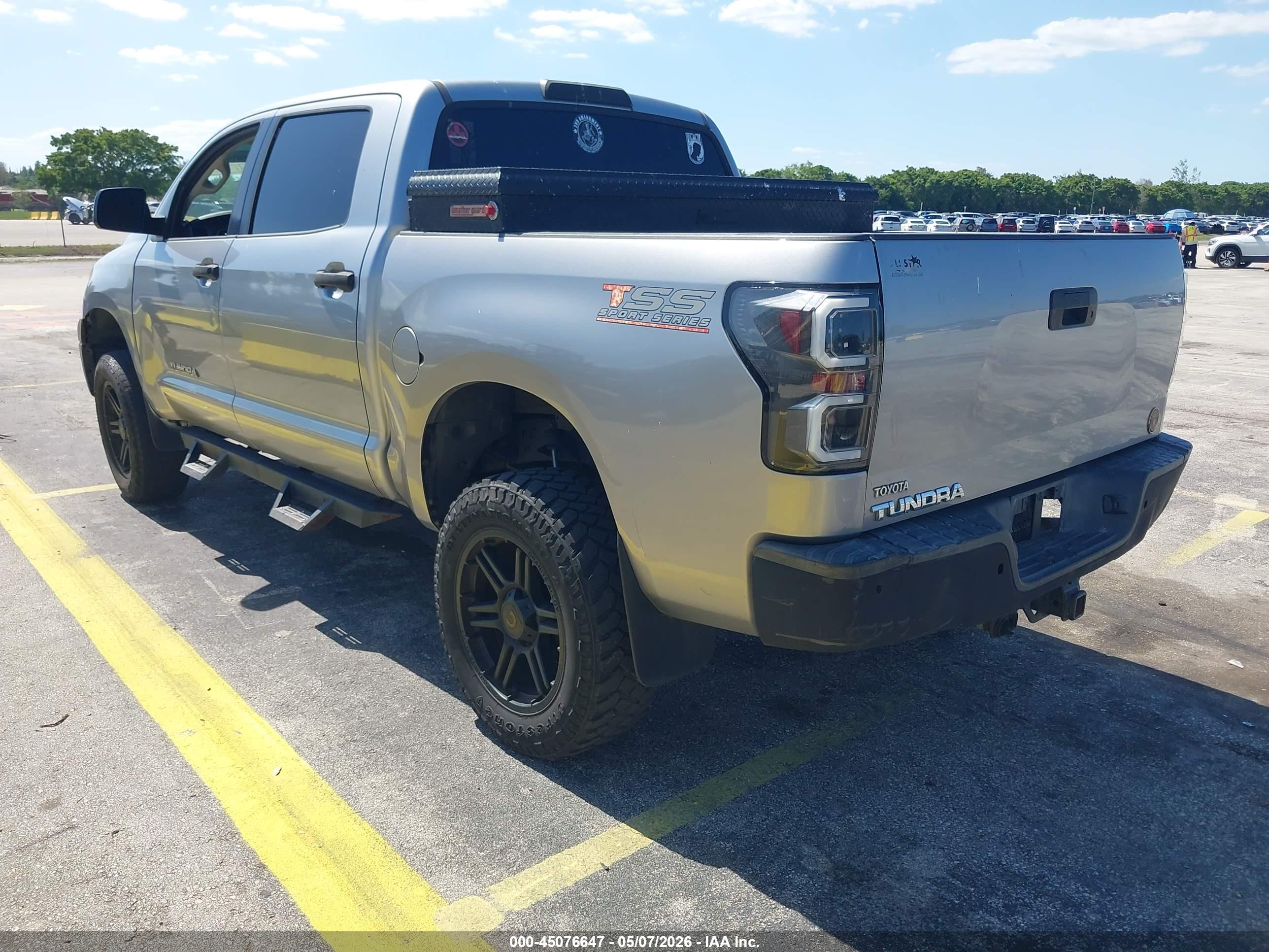TOYOTA TUNDRA image 3