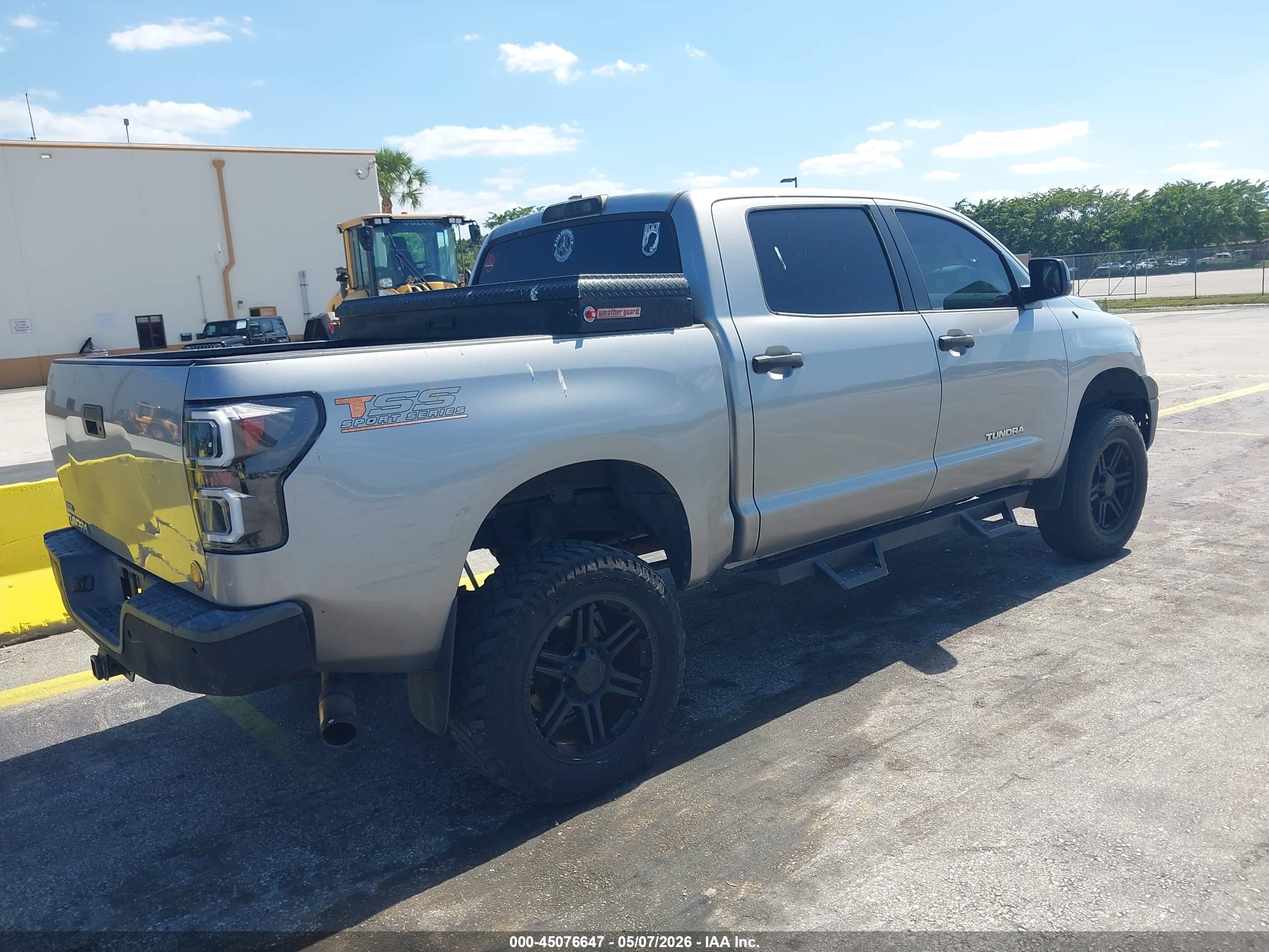 TOYOTA TUNDRA image 4