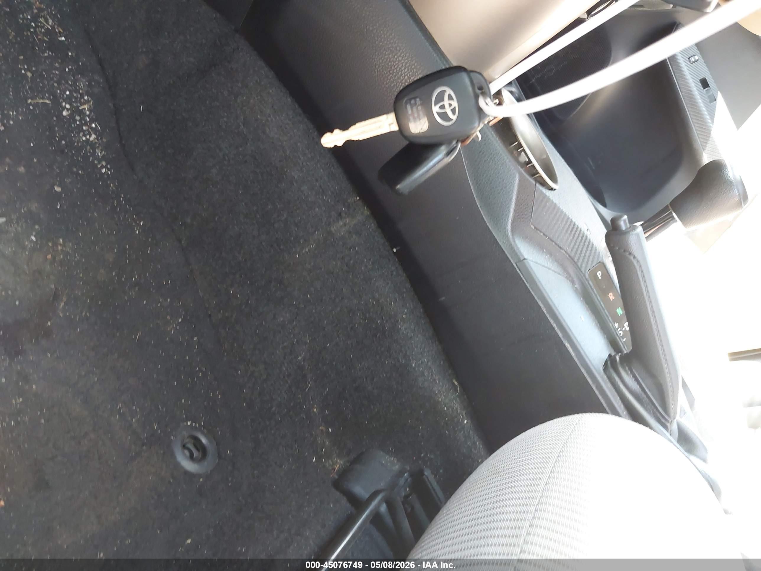 TOYOTA RAV4 image 11