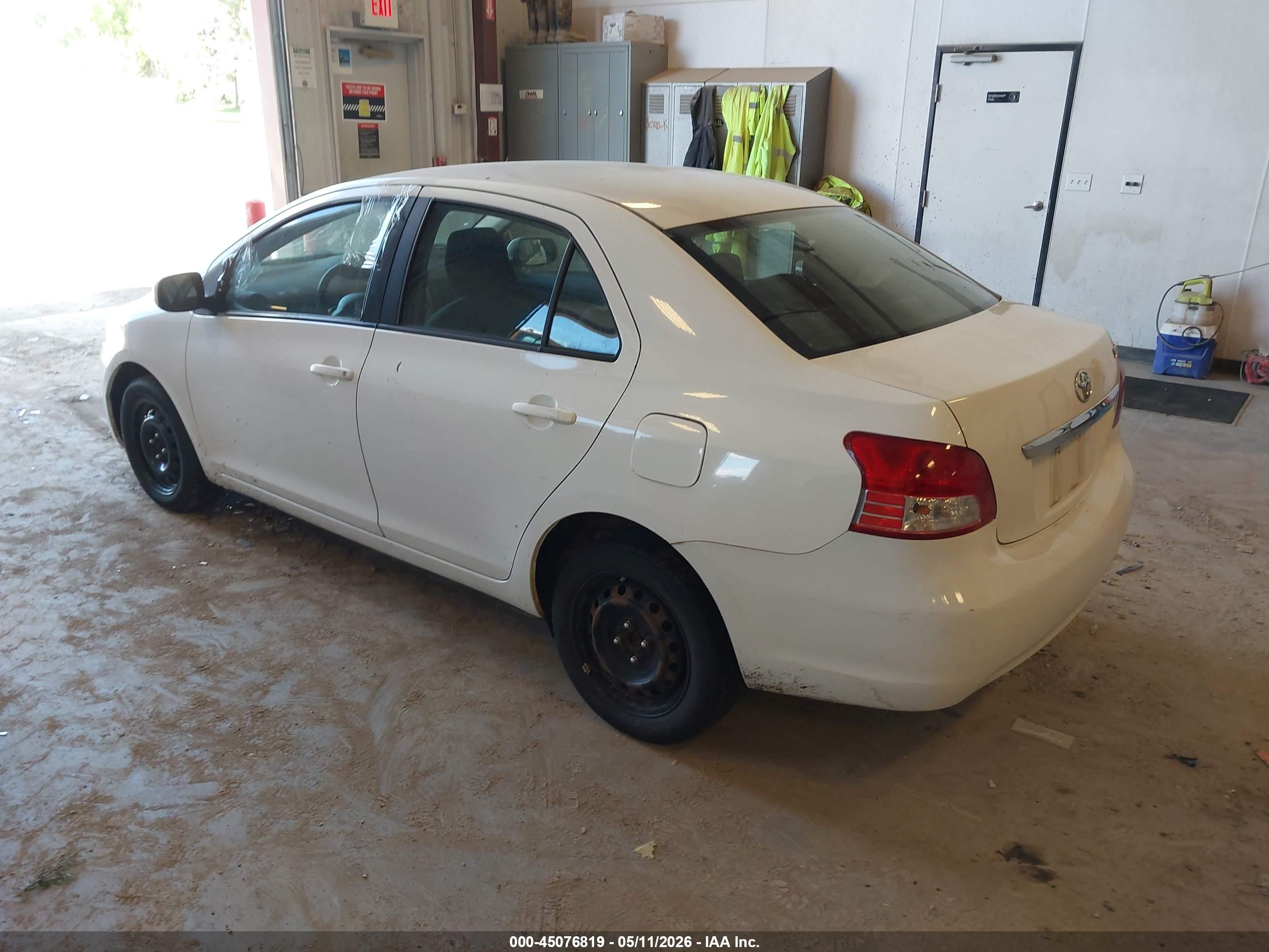 TOYOTA YARIS image 3