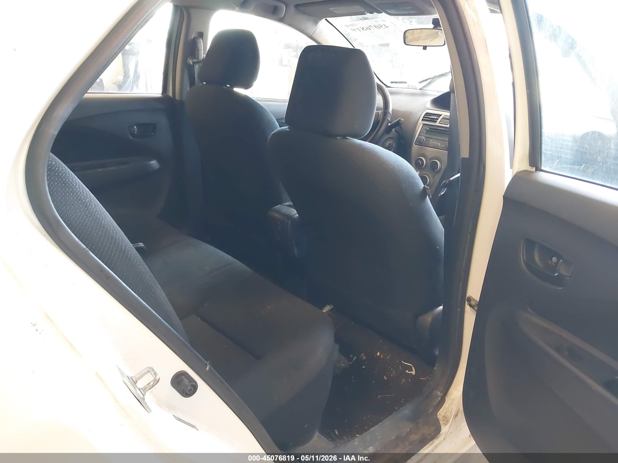 TOYOTA YARIS image 8