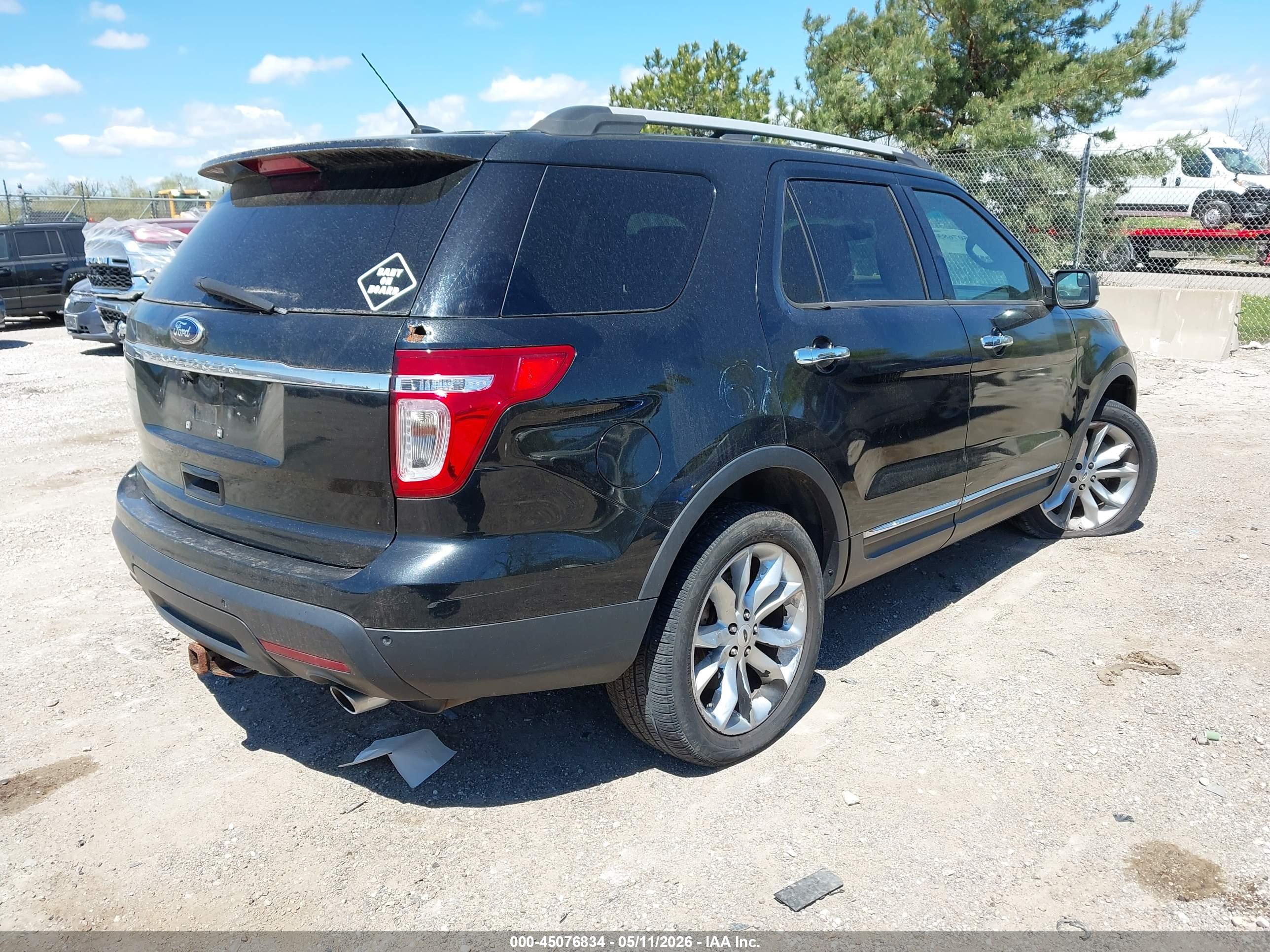 FORD EXPLORER image 4