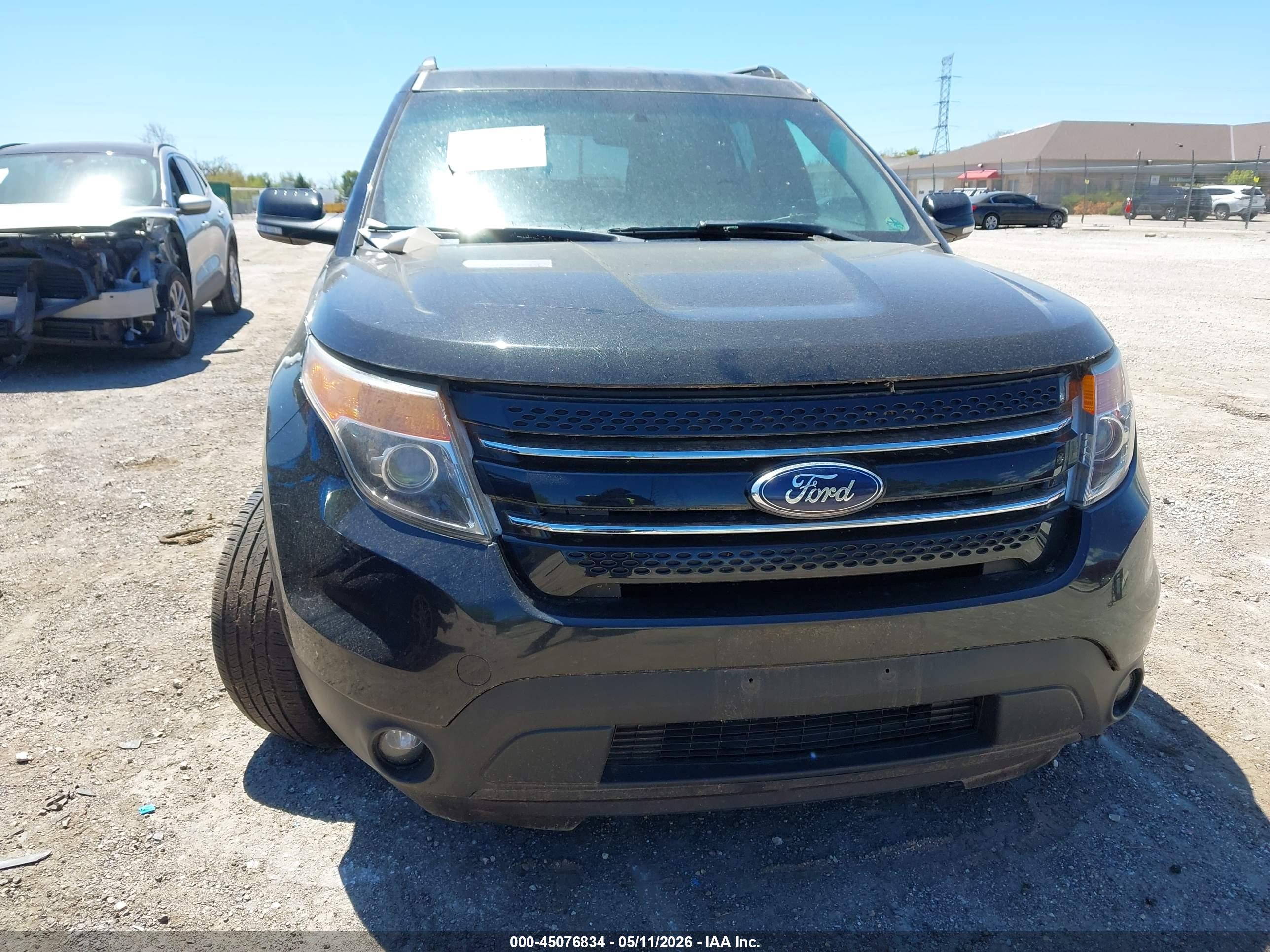 FORD EXPLORER image 6