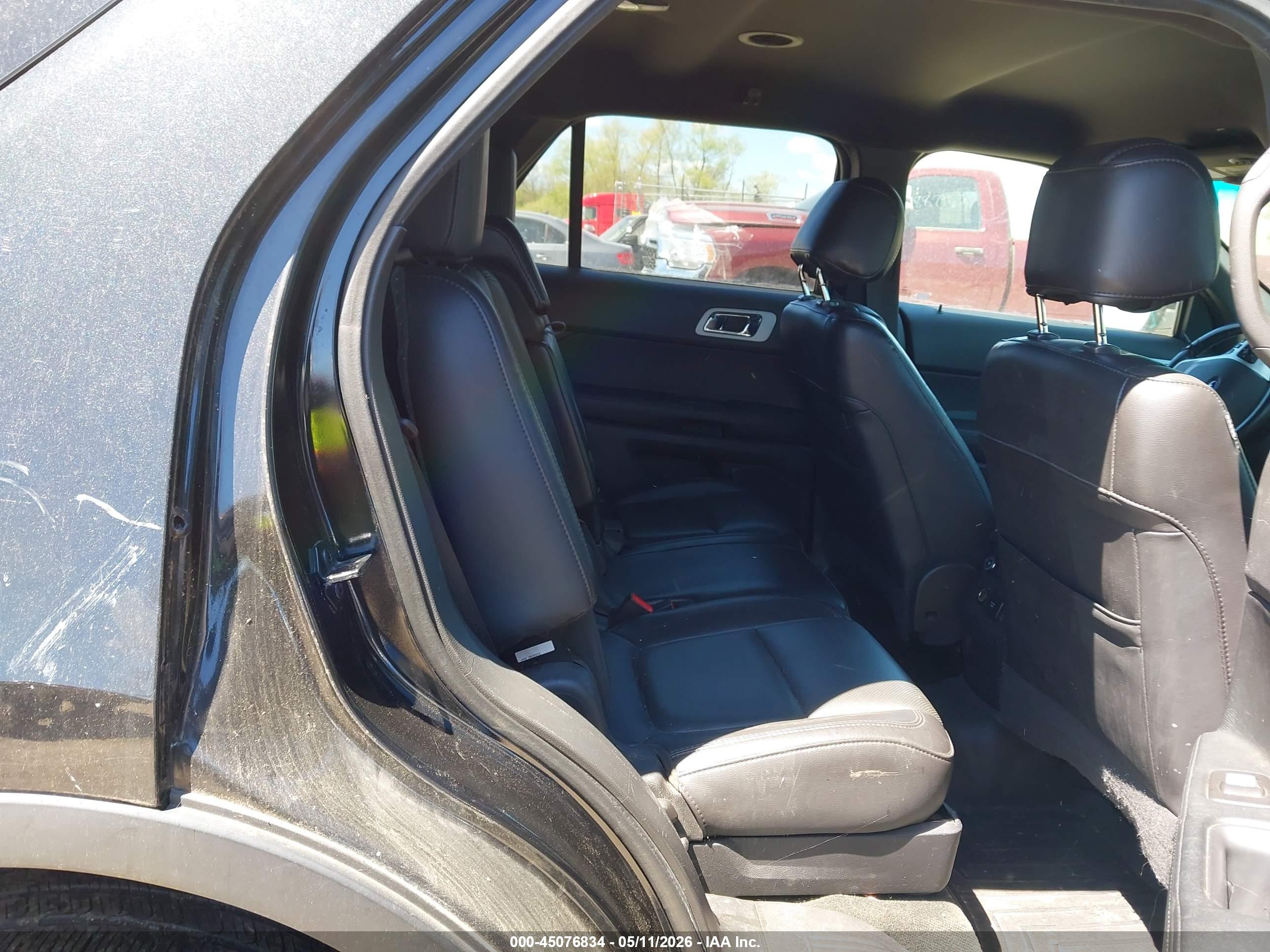FORD EXPLORER image 8