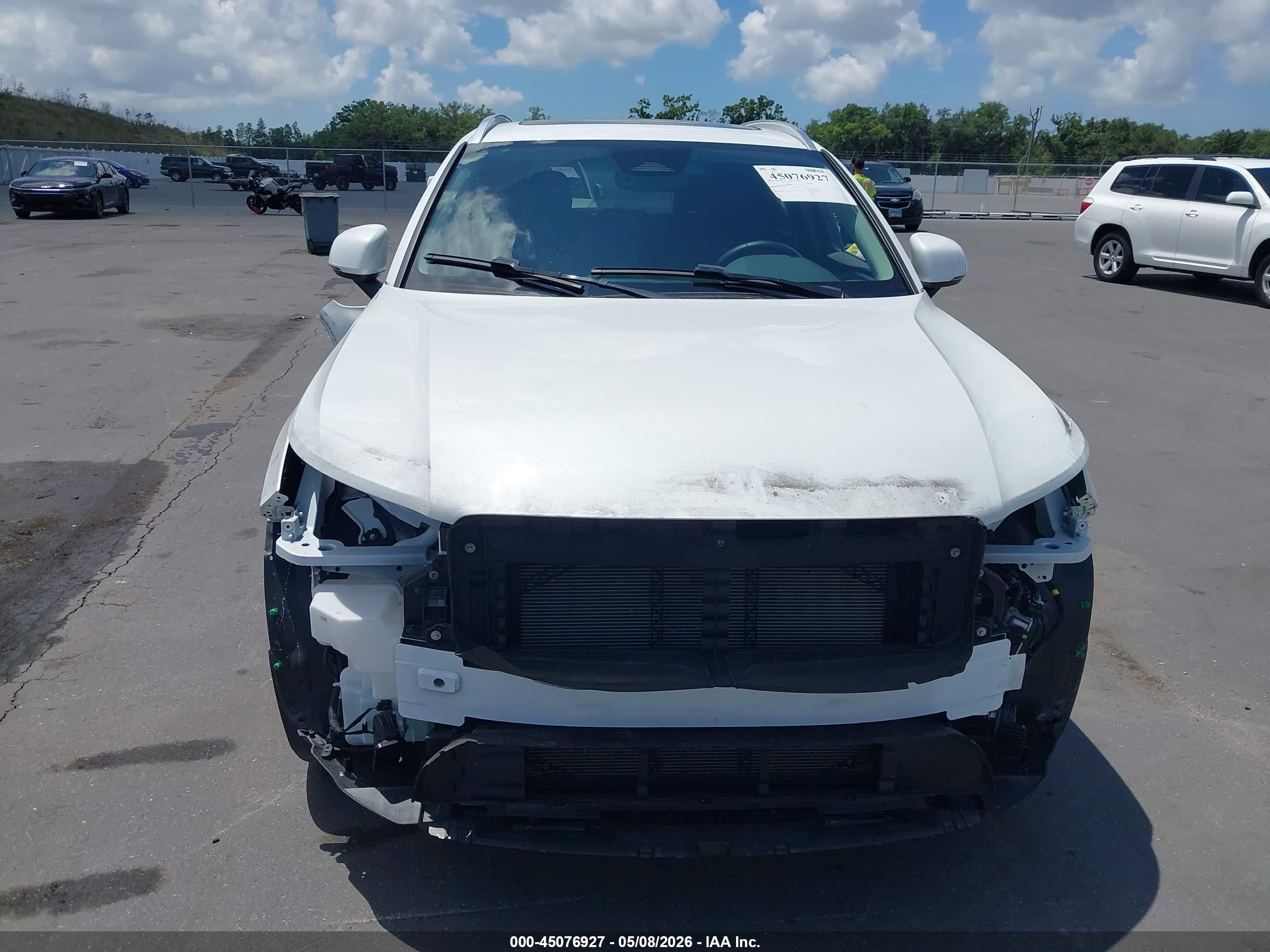 VOLVO XC40 image 6